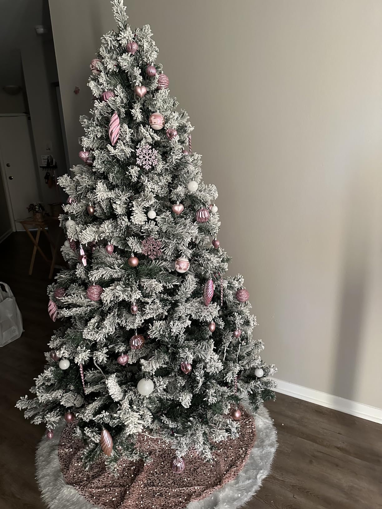 Yaheetech 7.5ft Prelit Artificial Christmas Tree with 550 Warm White Lights | 1284 PVC Branch Tips, Full and Lifelike on a Steel Stand; Pre-Strung Lights for Fast Setup customer photo 1
