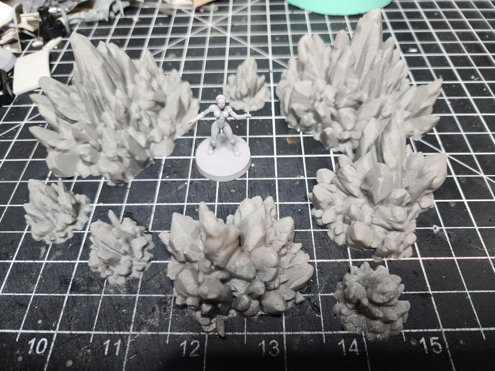 EnderToys Rocks with Crystal Clusters - DND Terrain Compatible with Dungeons and Dragons, 28mm Miniature Wargaming, Tabletop RPGs, Wargame Scenery customer photo 1