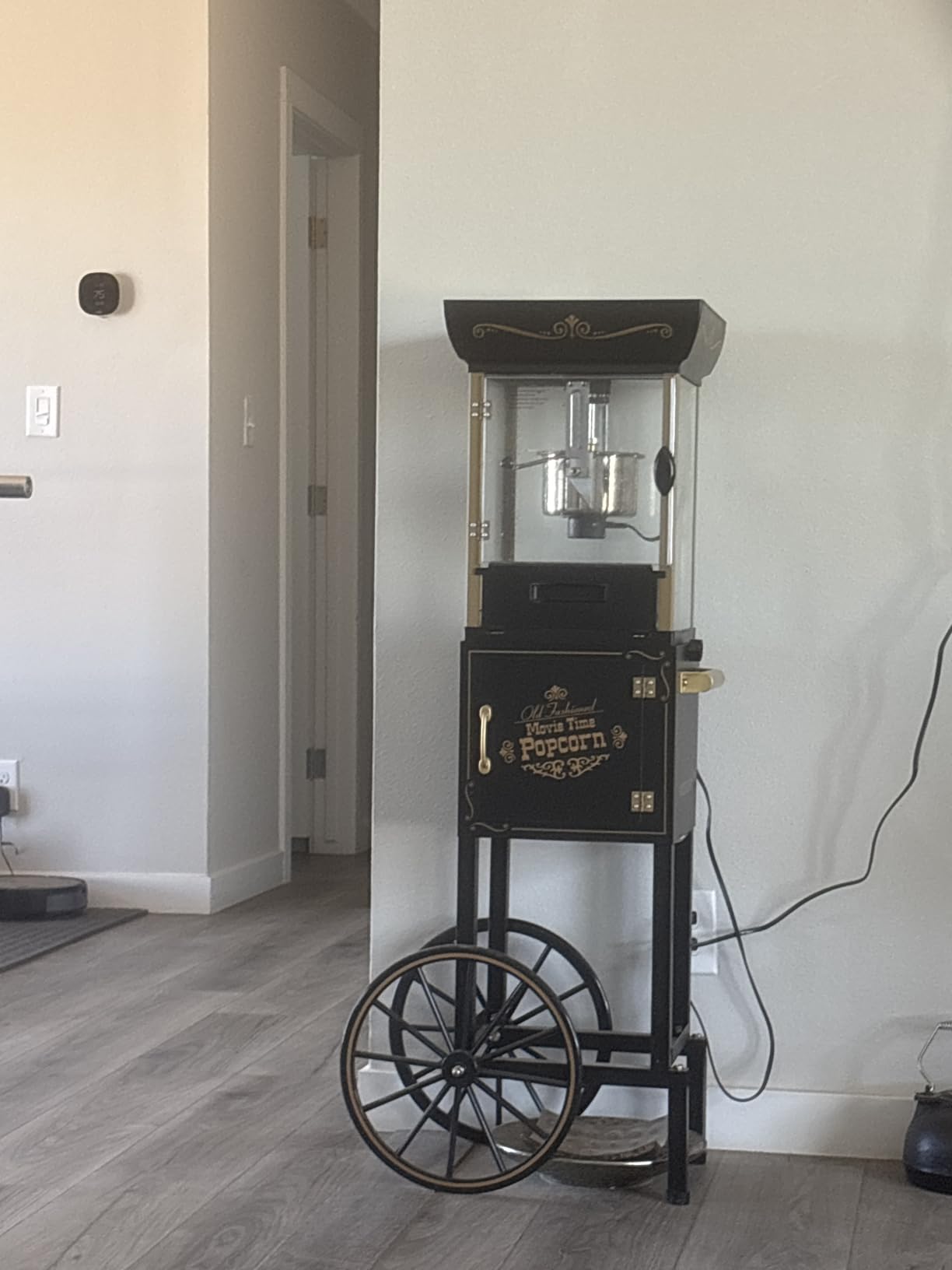 Nostalgia Popcorn Maker Machine - Vintage Theater Style Popcorn Cart With 2.5oz Stainless Steel Kettle, Makes Up To 10 Cups - Black customer photo 1