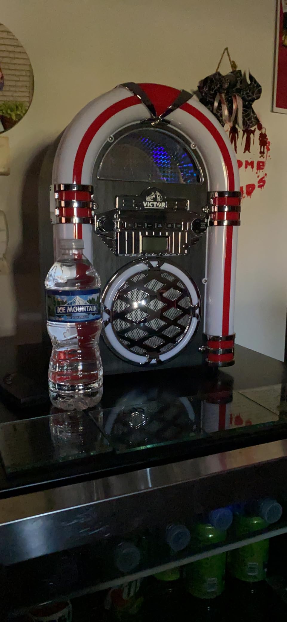 VICTOR Wilshire Desktop Bluetooth Jukebox with FM Radio and Multicolor LED Lighting, Mahogany (VDTJ-1450-MH) customer photo 1