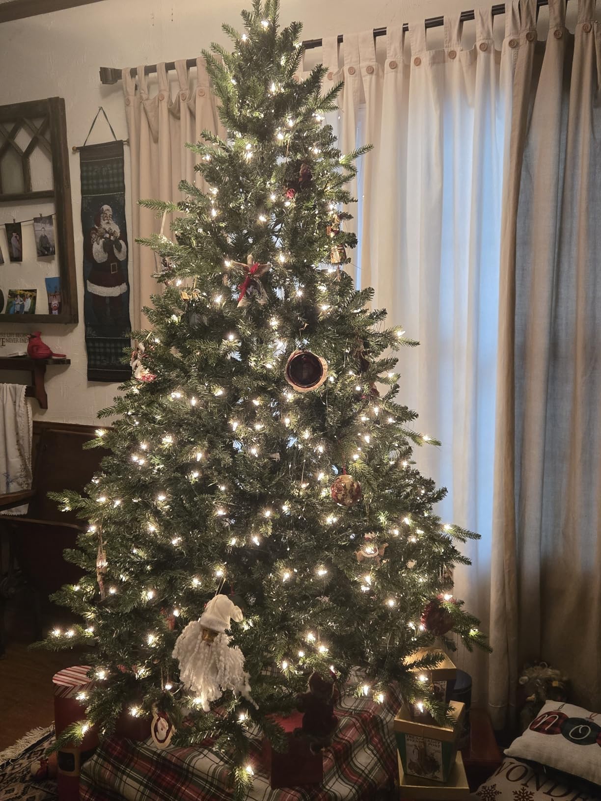 Treepool 7.5FT Prelit Artificial Christmas Tree, 2652 PE/PVC Tips, 550 Lights | Warm White Incandescent Lights, Full Realistic Shape, Premium Hinged Spruce Design, Foldable Base, Easy Setup customer photo 1