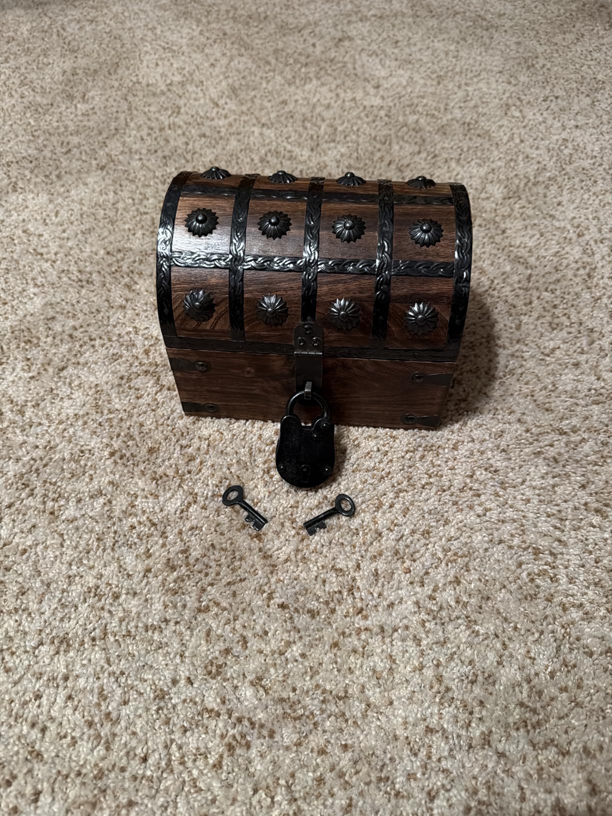 Wooden Treasure Chest with Padded Velvet Lining and Antique Lock with Skeleton Keys (Medium 11x6x6.5) - Luxury Wood Pirate Chest, Decorative Wooden Keepsake Box customer photo 2