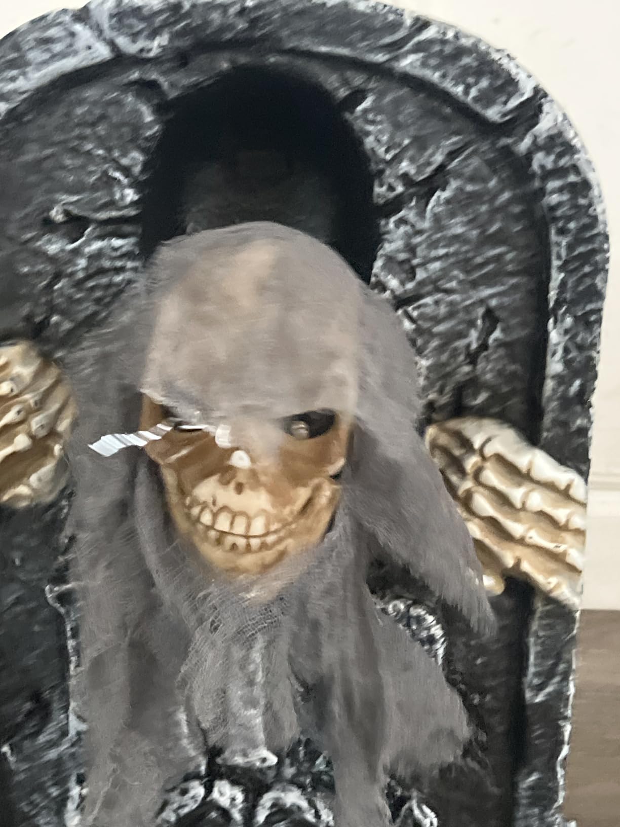 Halloween Animatronics Floating Scary Skull, Hanging Animated Decorations, Pathway Markers Skeleton with Sound Activated, Talking, Light Up Eyes, Haunted Horror Prop for Indoor, Outdoor (3Pack) customer photo 1