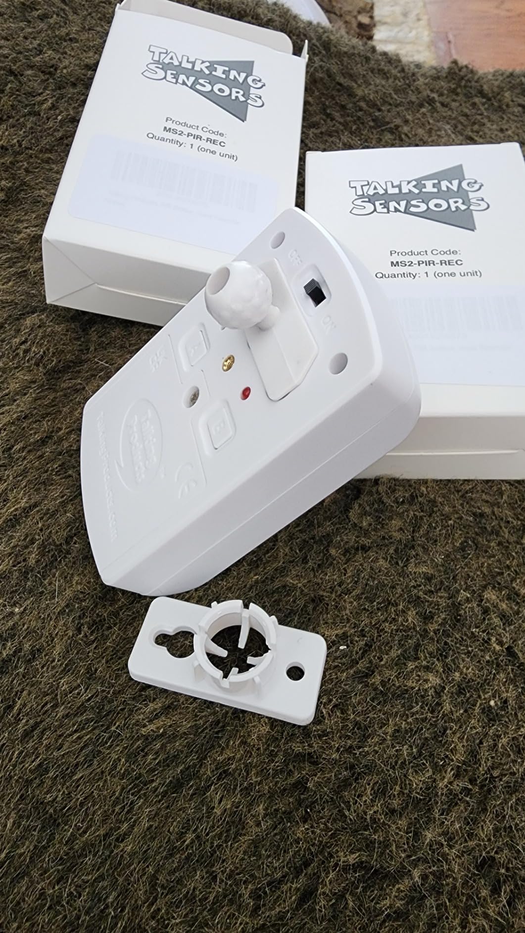 Talking Products, Halloween PIR Motion Sensor Sound Boxes with 6 Pre-Recorded Scary Sound Effects, Halloween Party Decorations, Includes Scary Scream and Cackling Witch, Pack of 2 customer photo 1