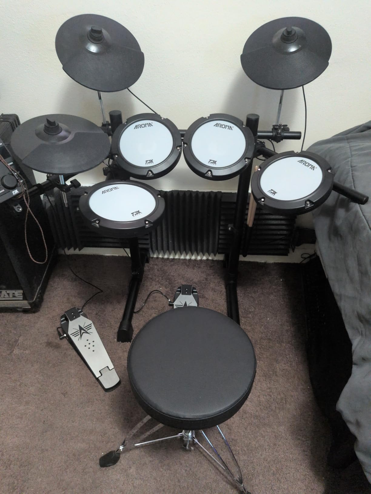 AROMA TDX-18 Electronic Drum Set with 4 Quiet Mesh Drum Pads, 2 Switch Pedal, Portable and Solid Drum Set with Bluetooth, Drum Throne, Headphones and Sticks customer photo 1
