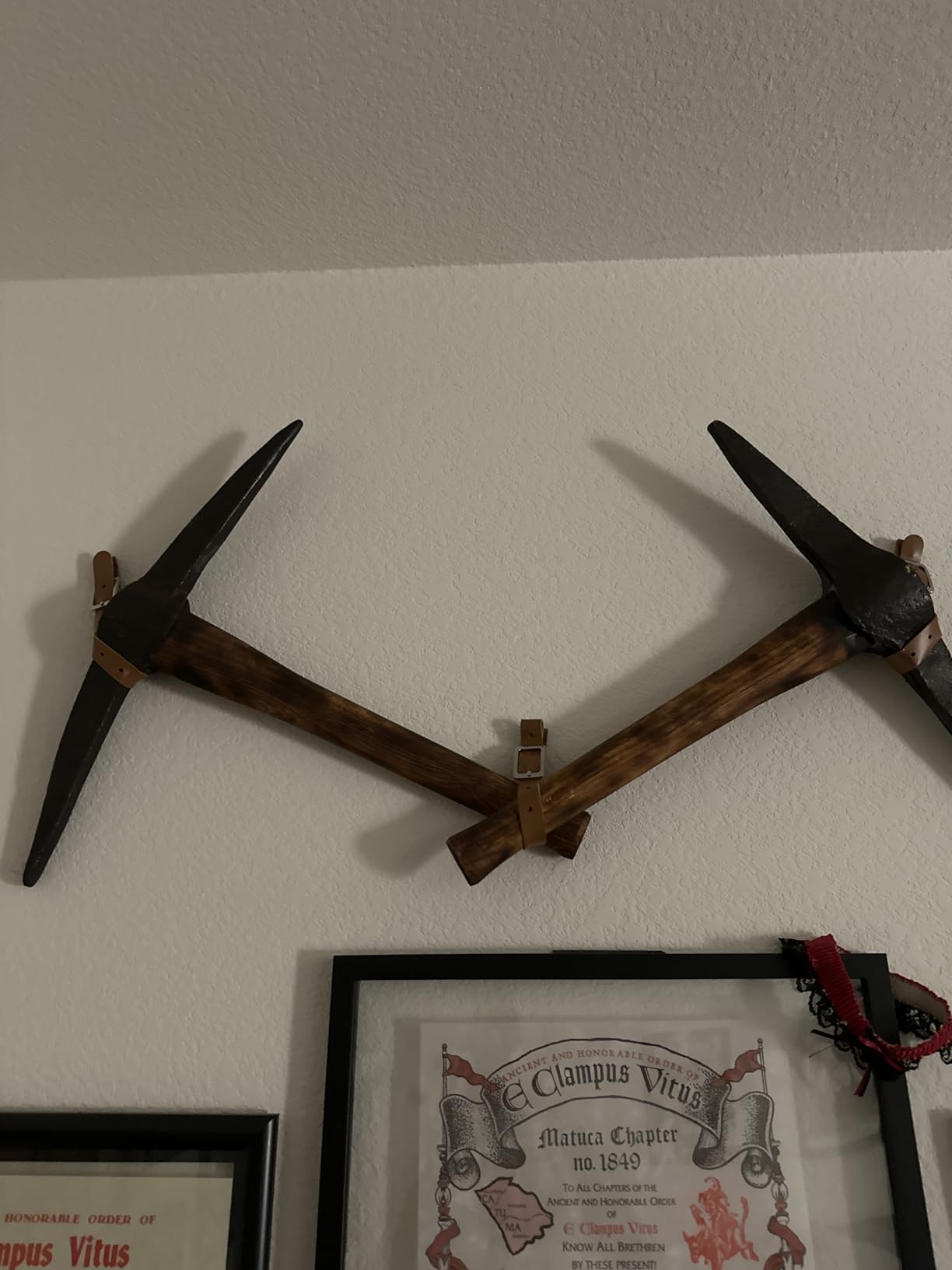 Vercraft Leather Adjustable Gun Rack Straps Wall Mount Holder for Rifle, Shotgun, Axe, Hatchet, Sword and Tools, Hunting Decor with Screws and Expansion Bolts customer photo 1