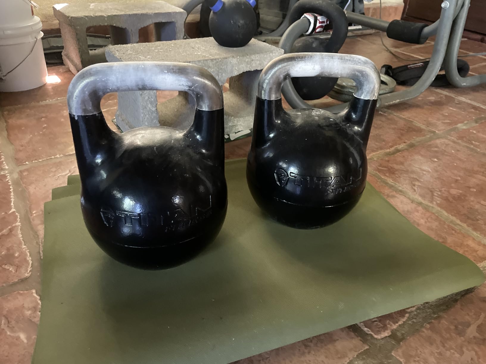 Titan Fitness Adjustable Competition Kettlebell, 12-32 KG, Ergonomic Smooth Grip Handle, Flat Base for Floor Exercises customer photo 1