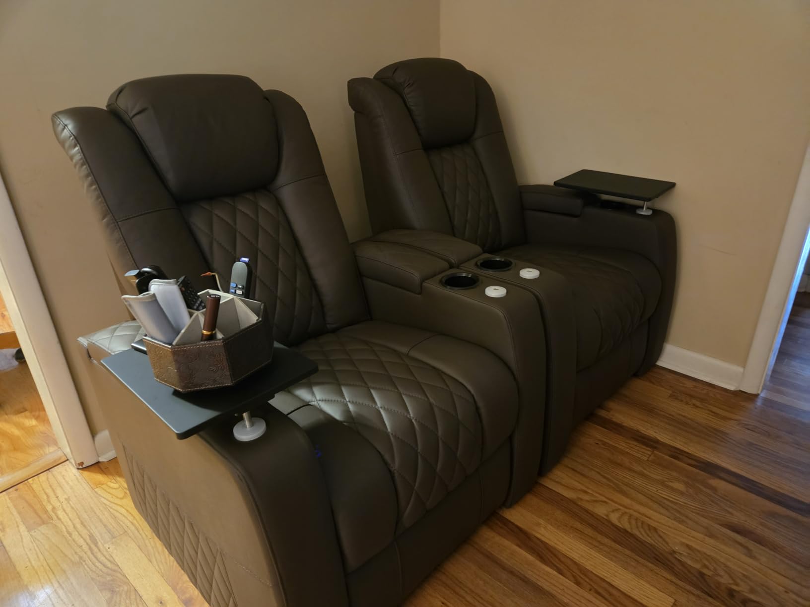comfiroom Top Grain Leather Home Theater Seating Seats, Classic Series Dual Power Movie Gaming Sofa Movie Theater Chairs Recliner Sofa with Type-C USB Charger Cup Holders (Black, Row of 2) customer photo 2