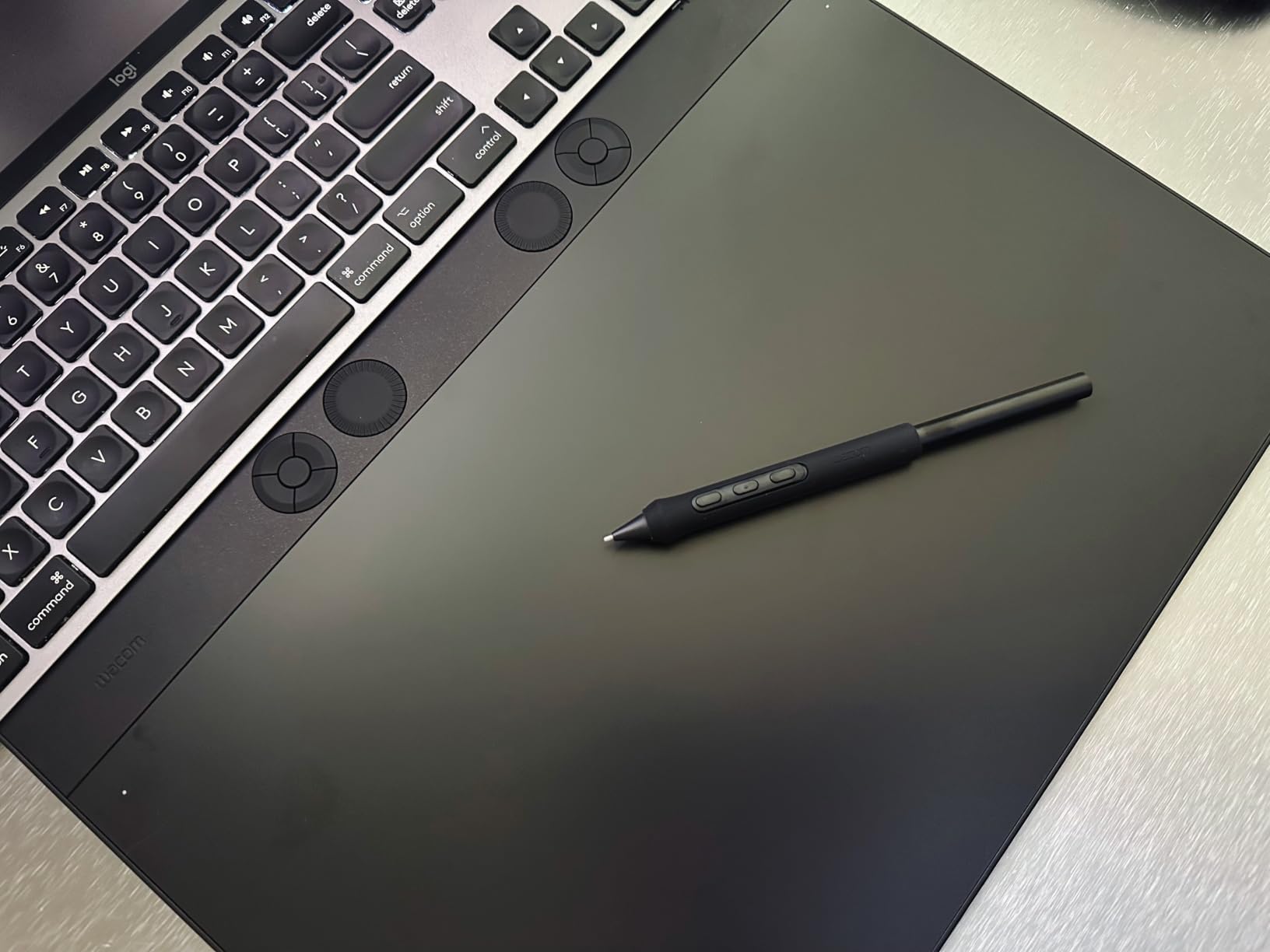 Wacom Intuos Pro Medium, Bluetooth Graphic Drawing Tablet with ProPen 3, Premium professional pen tablet with ExpressKeys & Dials for shortcuts, ideal for animation, photo, video & 3D pros customer photo 1