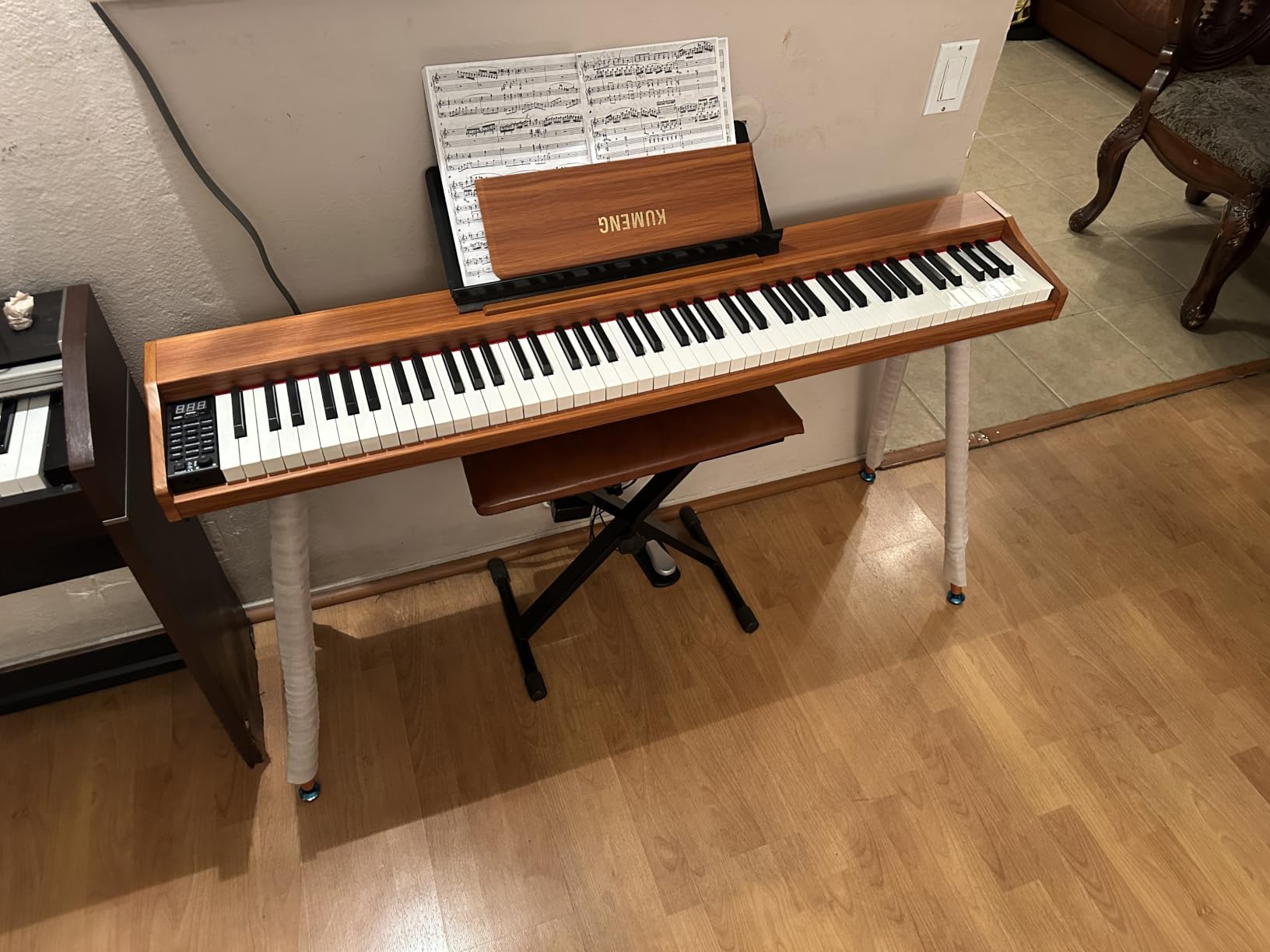 Digital Piano 88 Key Semi Weighted Keyboard, Full-size Electric Piano for Beginners, with Sheet Music Stand, Pedal, Power Adapter, Headphone Mode, USB-MIDI customer photo 1