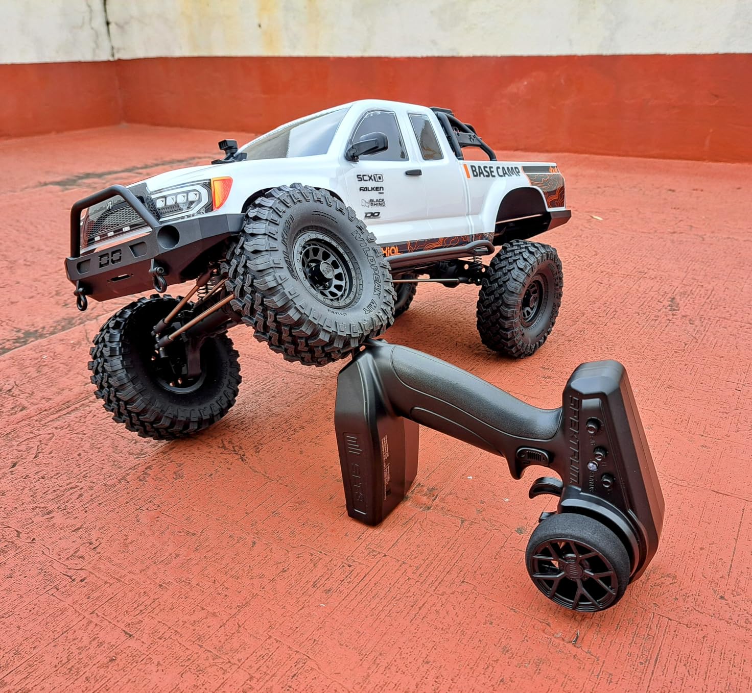 Axial RC Truck 1/10 SCX10 III Base Camp 4X4 Rock Crawler Brushed RTR (Battery and Charger Not Included), White, AXI-1375T1 customer photo 1