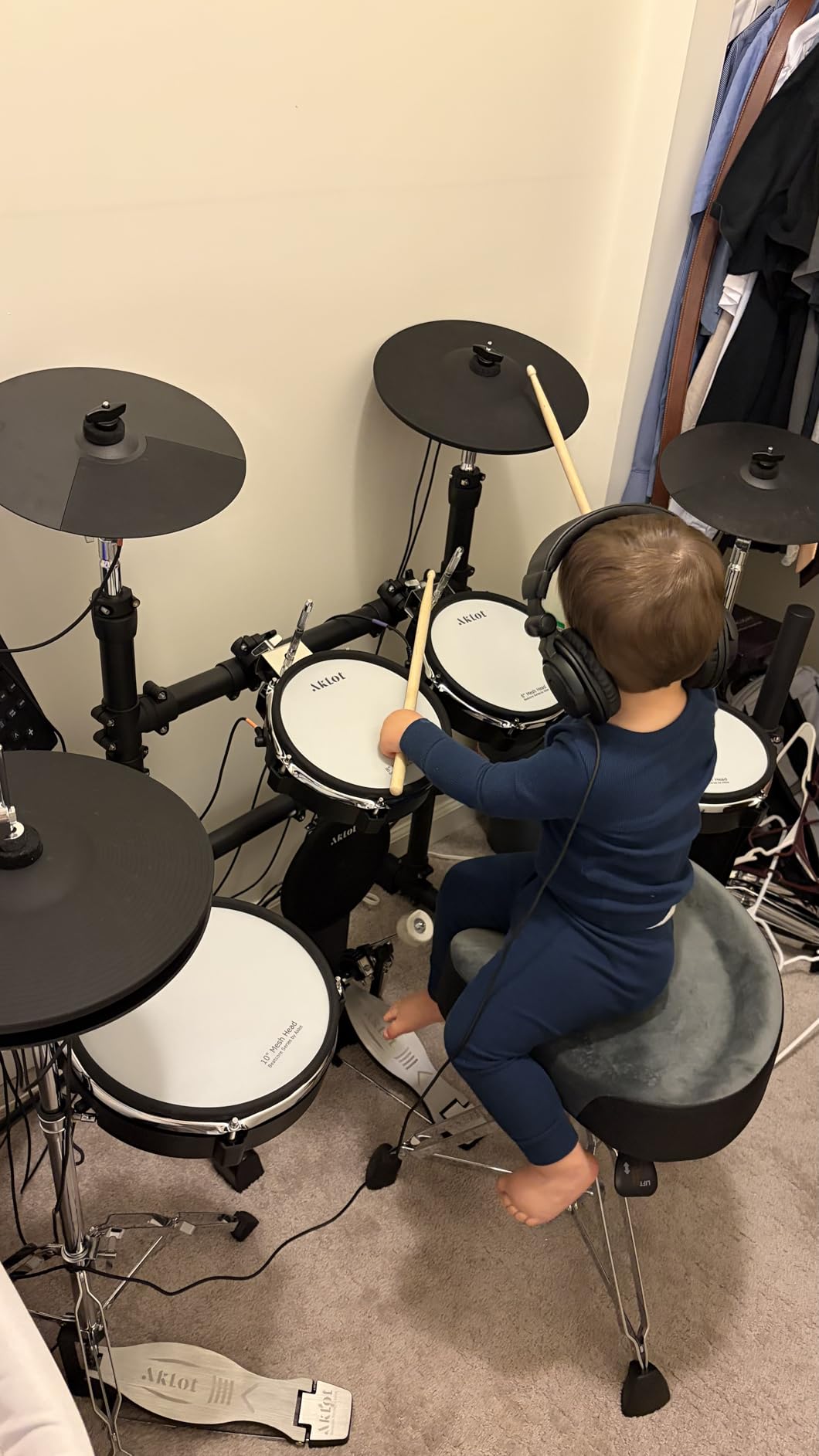 AKLOT Expanded-Size Electric Drum Set: 12'' Two-Piece Standalone Hi-Hat, Independent Kick Drum and 10'' Dual-Zone Snare, 12'' Triple-Zone Ride Cymbal, All Mesh Heads, 460 Sounds (Single Bass Pedal) customer photo 1
