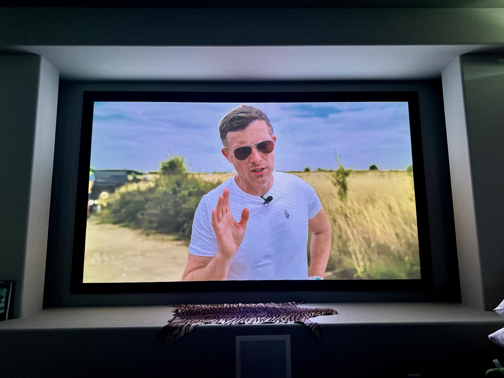 AWOL Valerion VisionMaster Pro Triple Laser Projector, 15000:1 Contrast, 0.9-1.5 Zoom, IMAX, 4K HDR10+, GTV Streaming, 4ms Lag-Free Gaming customer photo 1