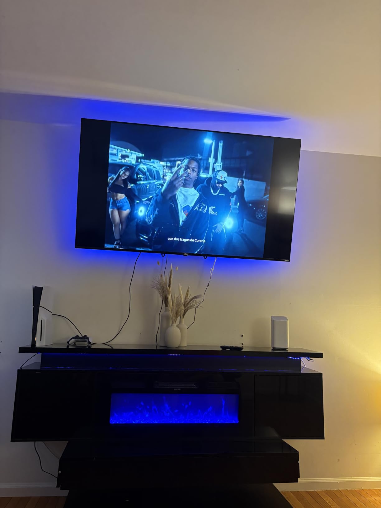 monTEK Heavy Duty Full Motion TV Wall Mount for 37-90 Inch TVs up to 165 lb | Dual articulating arms extend 16.6 in; tool-free tilt, ±60° swivel, 4X load tested, max VESA 600x400mm, 12/16 in wood studs customer photo 1