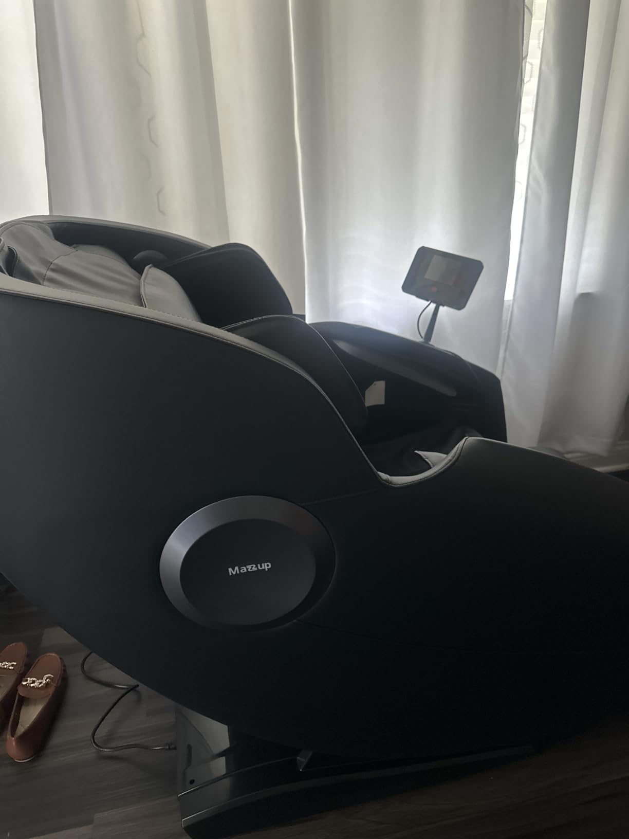 Full Body Massage Chair, Fully Assembled 14 Rollers Zero Gravity Recliner with Lumbar & Calf Heating, 20 Auto Modes, Spacious Massage Area, Bluetooth Speaker, Touch Screen Controller, Voice Control customer photo 1