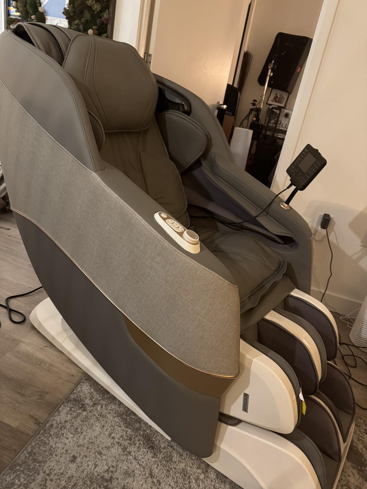 Massage Chair Full Body, 170 Degrees Flexible SL Track Shiatsu 3D Massage Chairs with Zero Gravity, Bluetooth Speaker, Airbags & Heating, MC1650 (Grey) customer photo 1