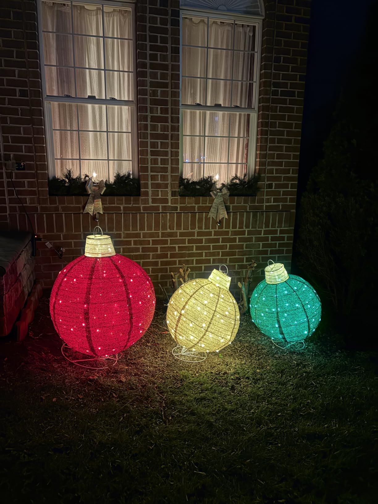 3Pcs 3FT Lighted Christmas Ornament Set Expandable Outdoor, Indoor Holiday Decor with 290 LED Lights, Easy Assembly & Weatherproof, Red & Green & Gold Light-Up Ball customer photo 2