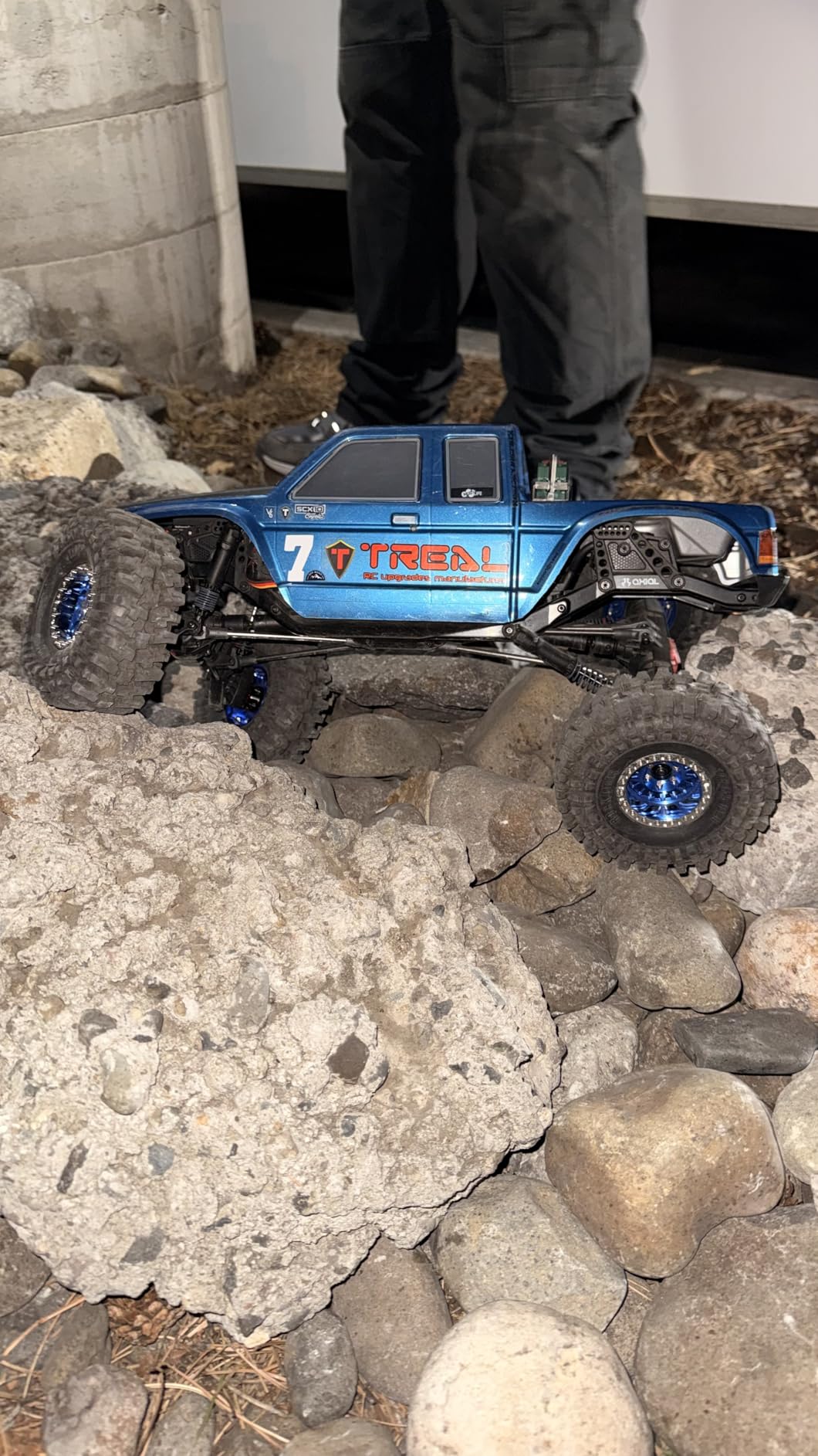 Axial RC Truck 1/10 SCX10 III Coyote 4X4 RTR (Battery and Charger Not Included) Brushed Rock Crawler, Silver, AXI-2036T1 customer photo 2