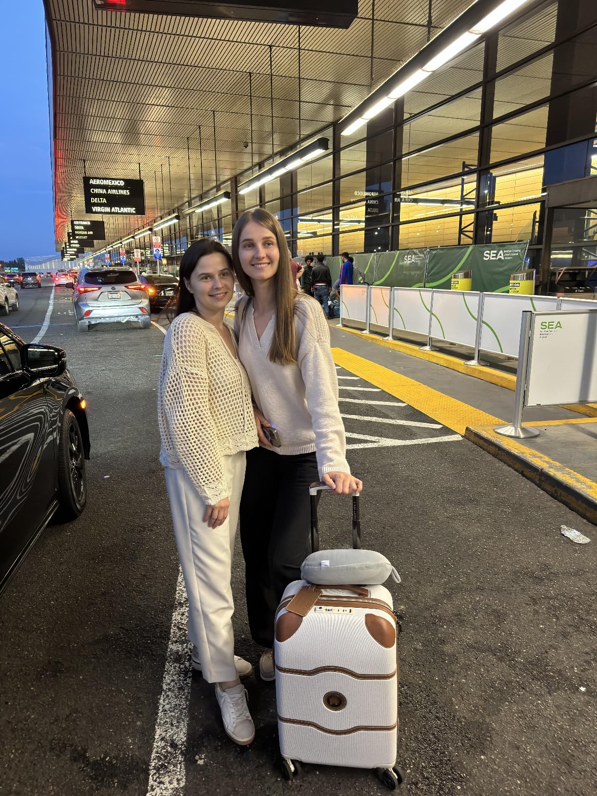 DELSEY PARIS Chatelet Air 2.0 Carry-On Plus Suitcase 20 Inch, Hardside Polycarbonate Luggage, Dual-Density Spinner Wheels, TSA Lock, USB Port, Beige Rose customer photo 2