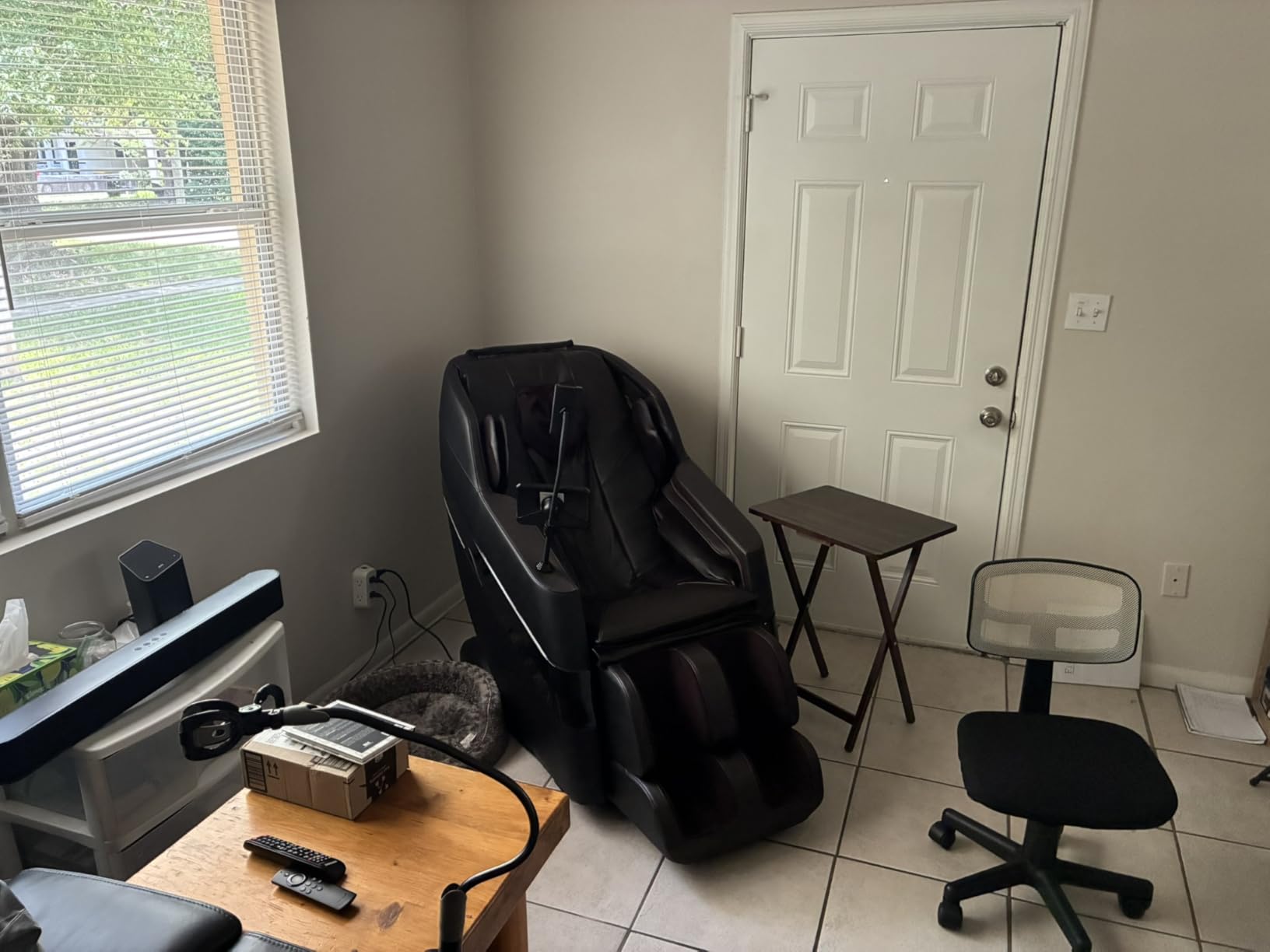 FURNIMAT 3D Massage Chair Full Body SL-Track, Body Scan, Shiatsu Recliner with Voice Control, Zero Gravity, 22 Programs, 16 Airbags, 5 Techniques, Foot Massage, Heated, No Assembly, for Back & Neck Pain customer photo 1