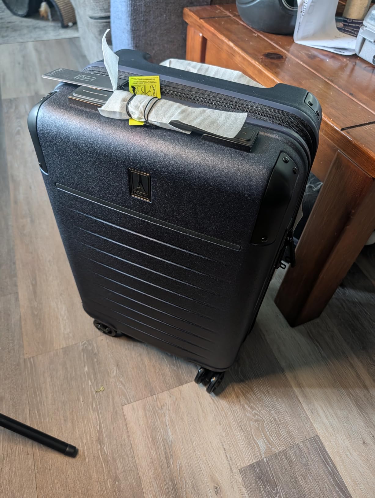 Platinum Elite Hardside Carry-On Luggage Spinner, Black, 21-Inch customer photo 1