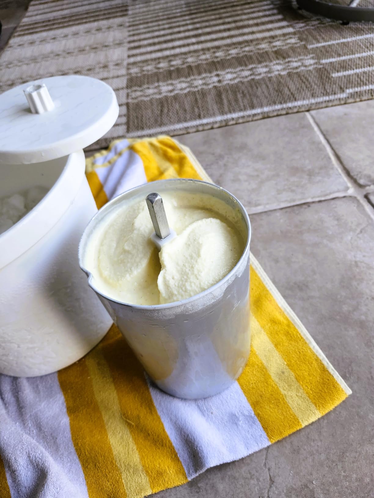 Hamilton Beach 4-Quart Automatic Electric Ice Cream Maker & Frozen Yogurt Machine, Makes Sorbet, Sherbet, Gelato, Custard, White (68330N) customer photo 2