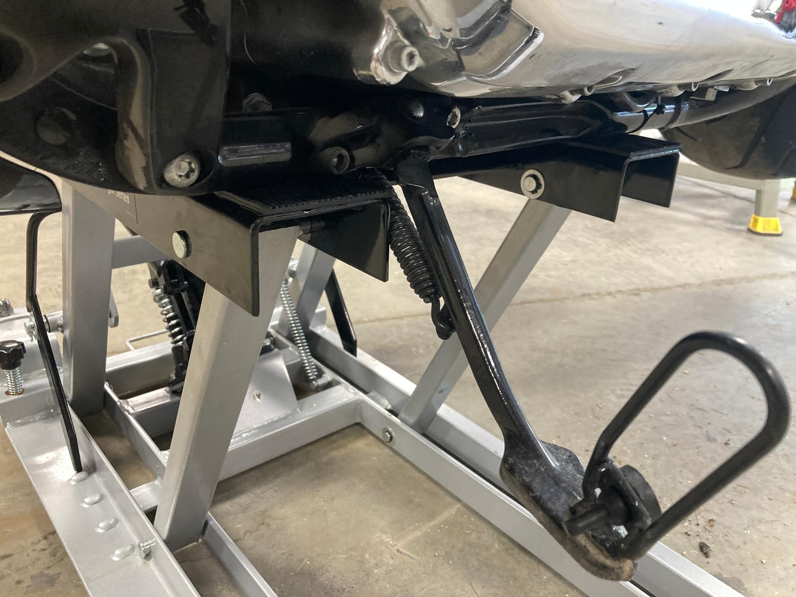 OTC 1545 Ultra Low Profile Motorcycle and ATV Lift with 1,500 lb. Capacity, Silver customer photo 1