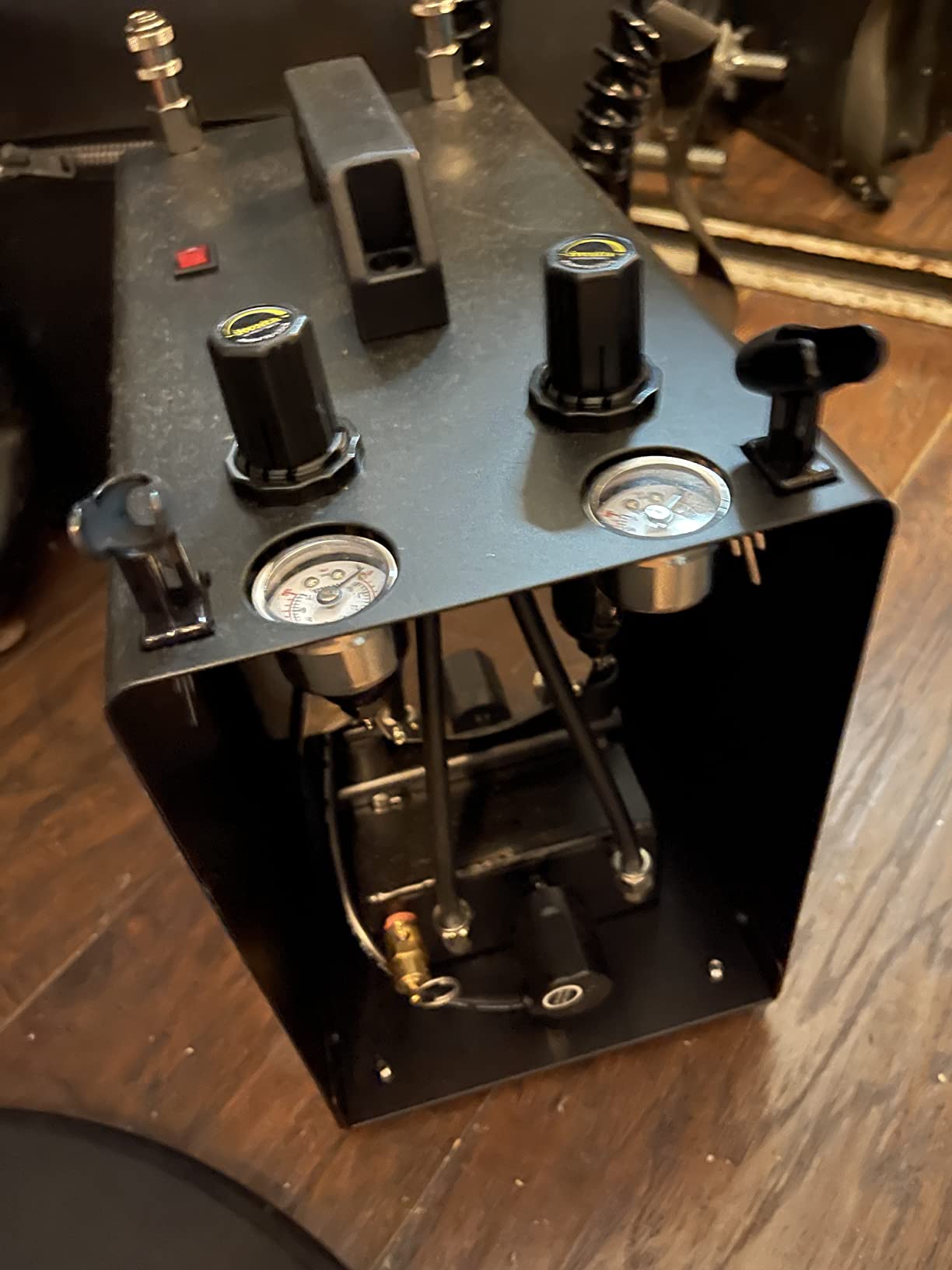 Iwata Power Jet Pro Dual Airbrush Compressor with 2L Air Tank, Dual Regulators, Auto Shut-Off Technology, 1-50 PSI Adjustable Output, Includes Hoses & Airbrush Adapters, 110-120V 60Hz customer photo 2