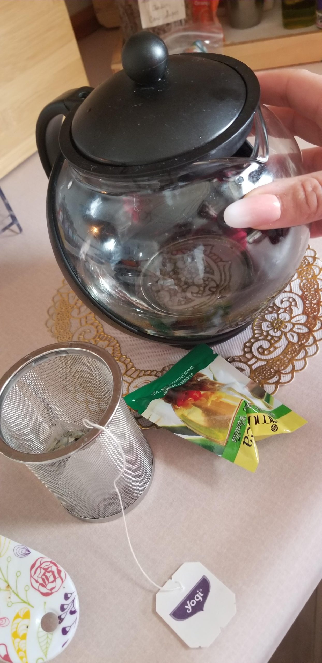 Primula Half Moon Teapot with Removable Infuser, Glass Tea Maker with Reusable Fine Mesh Stainless Steel Filter, Dishwasher Safe, 40-Ounce, Black customer photo 2