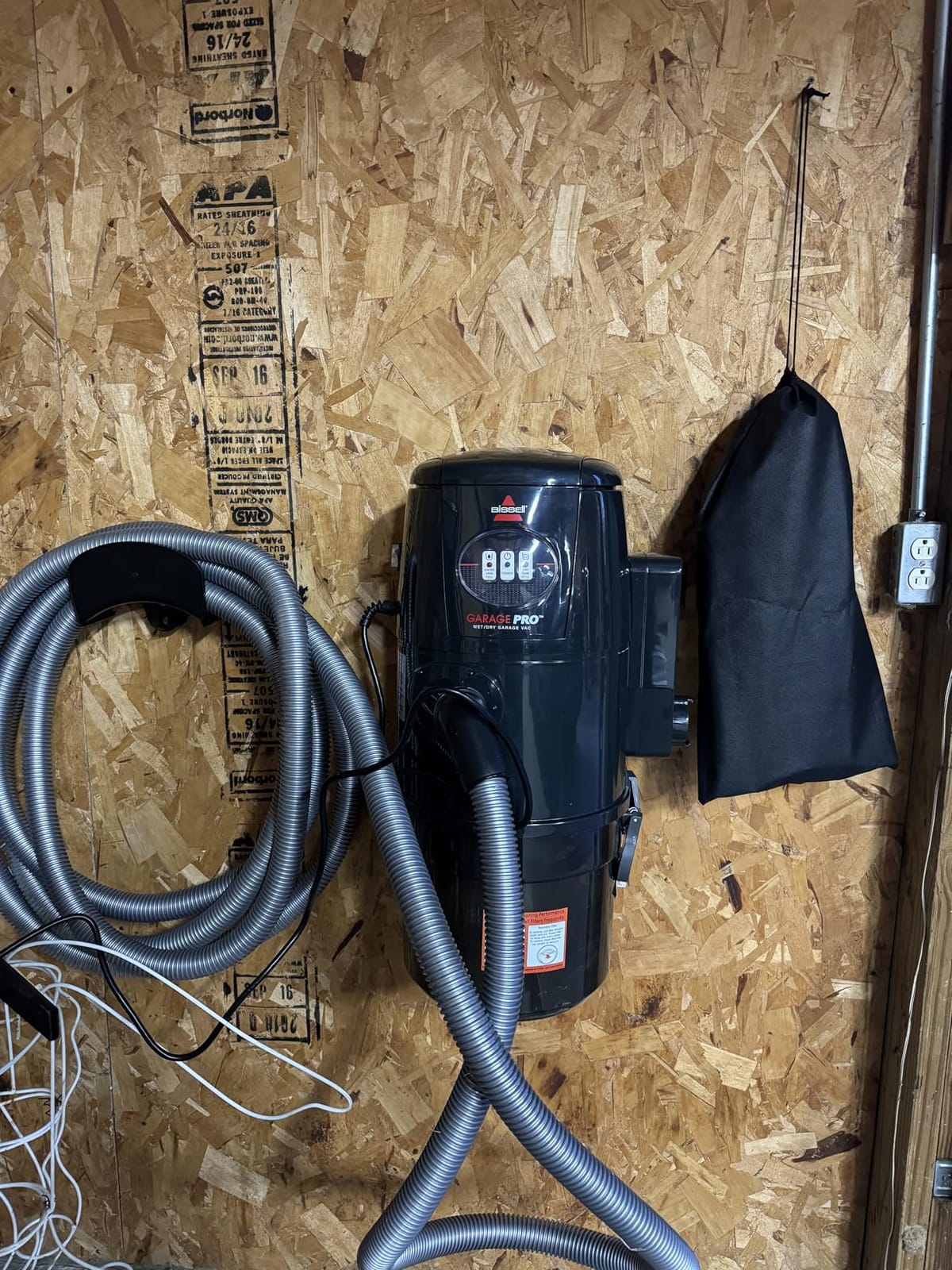 Bissell Garage Pro Wall-Mounted Wet Dry Vacuum/Blower, 18P03 customer photo 2