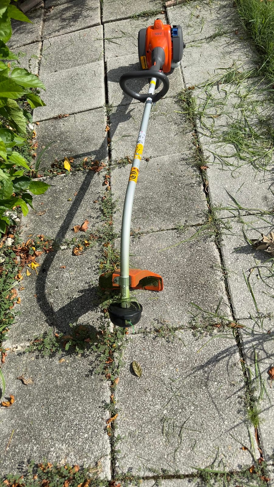 Husqvarna 122C String Trimmer with Tap N' Go Trimmer Head, 22-cc 2-cycle gas weed wacker with 17-inch curved shaft, Smart Start technology customer photo 2