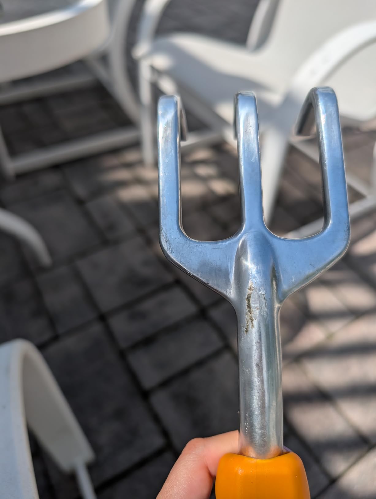 Fiskars Ergo Cultivator for Digging, Aerating Soil, and Weeding, Heavy Duty Garden Tool with Hanging Hole customer photo 1