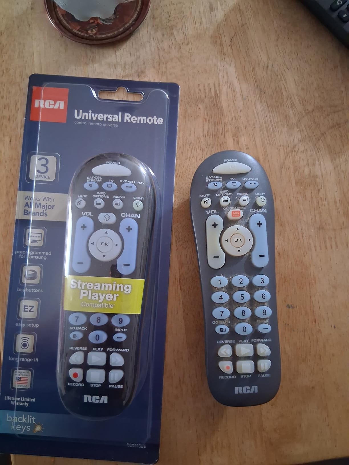 RCA RCR313BE Big Button Three-Device Universal Remote, Black customer photo 1