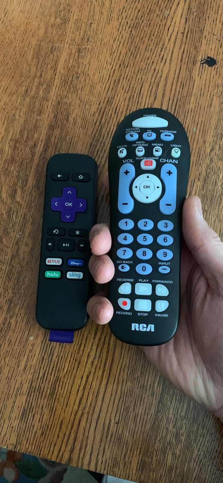 RCA RCR313BE Big Button Three-Device Universal Remote, Black customer photo 2