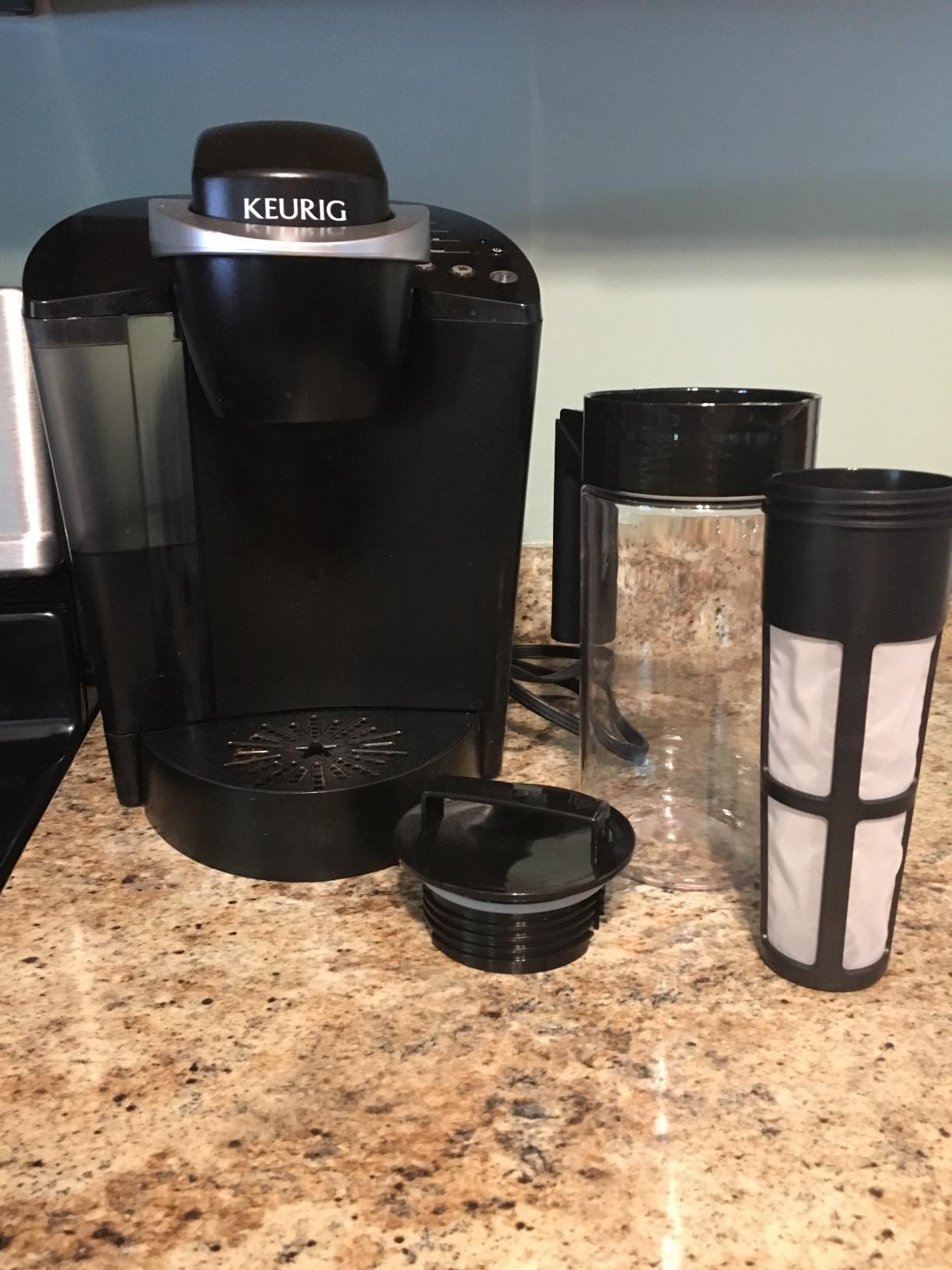 Takeya Deluxe Cold Brew Coffee Maker - BPA-Free Tritan Pitcher with Airtight Leakproof Lid, Silicone Grip Handle, Fine-Mesh Filter - Shatter-Proof, Dishwasher Safe, Made in USA - 1 Quart/Black customer photo 1