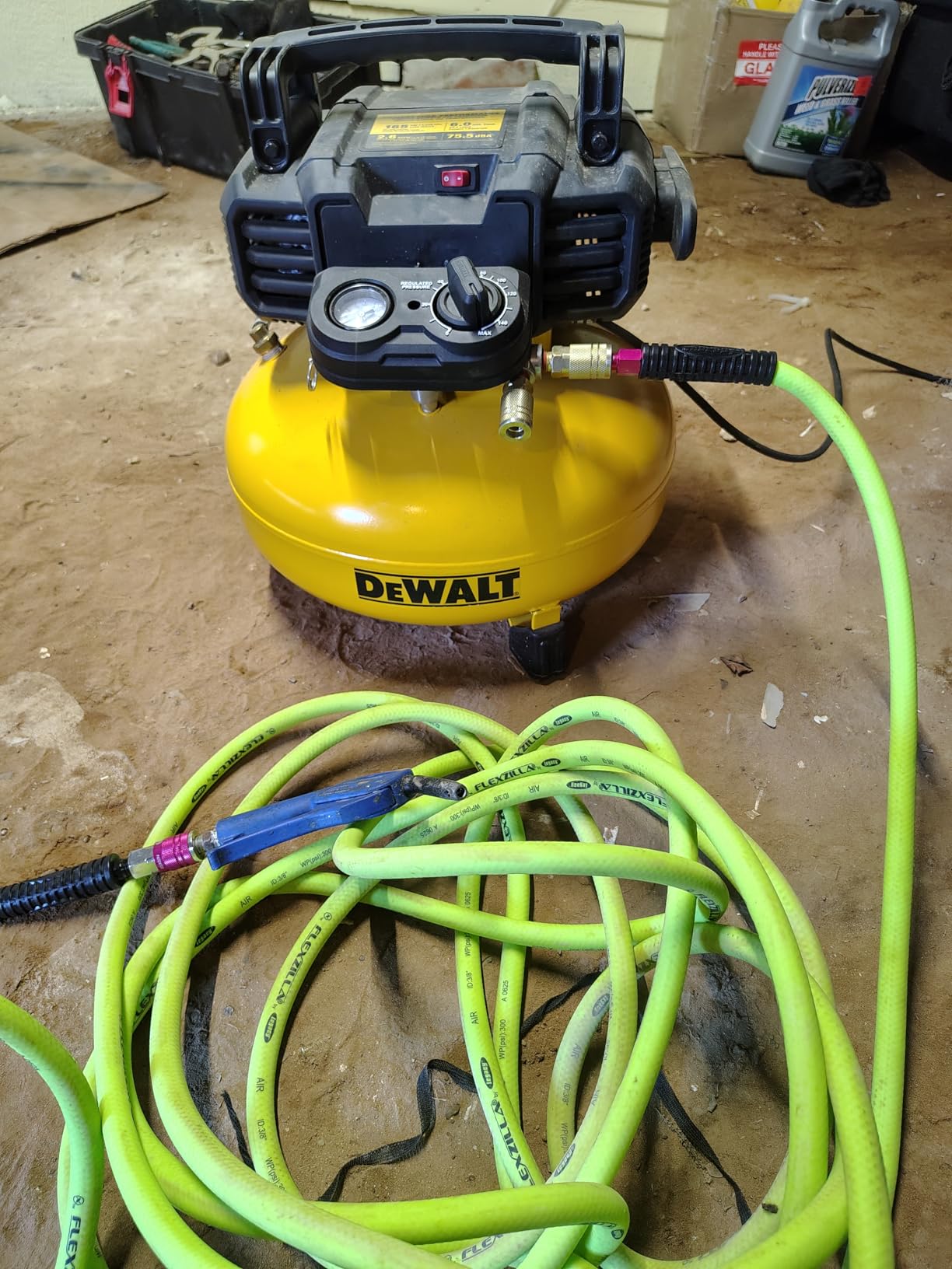 DEWALT Pancake Air Compressor, 6 Gallon, 165 PSI (DWFP55126) | Oil-Free Maintenance-Free Pump, Wood Working, Roofing, Home, Jobsite customer photo 1