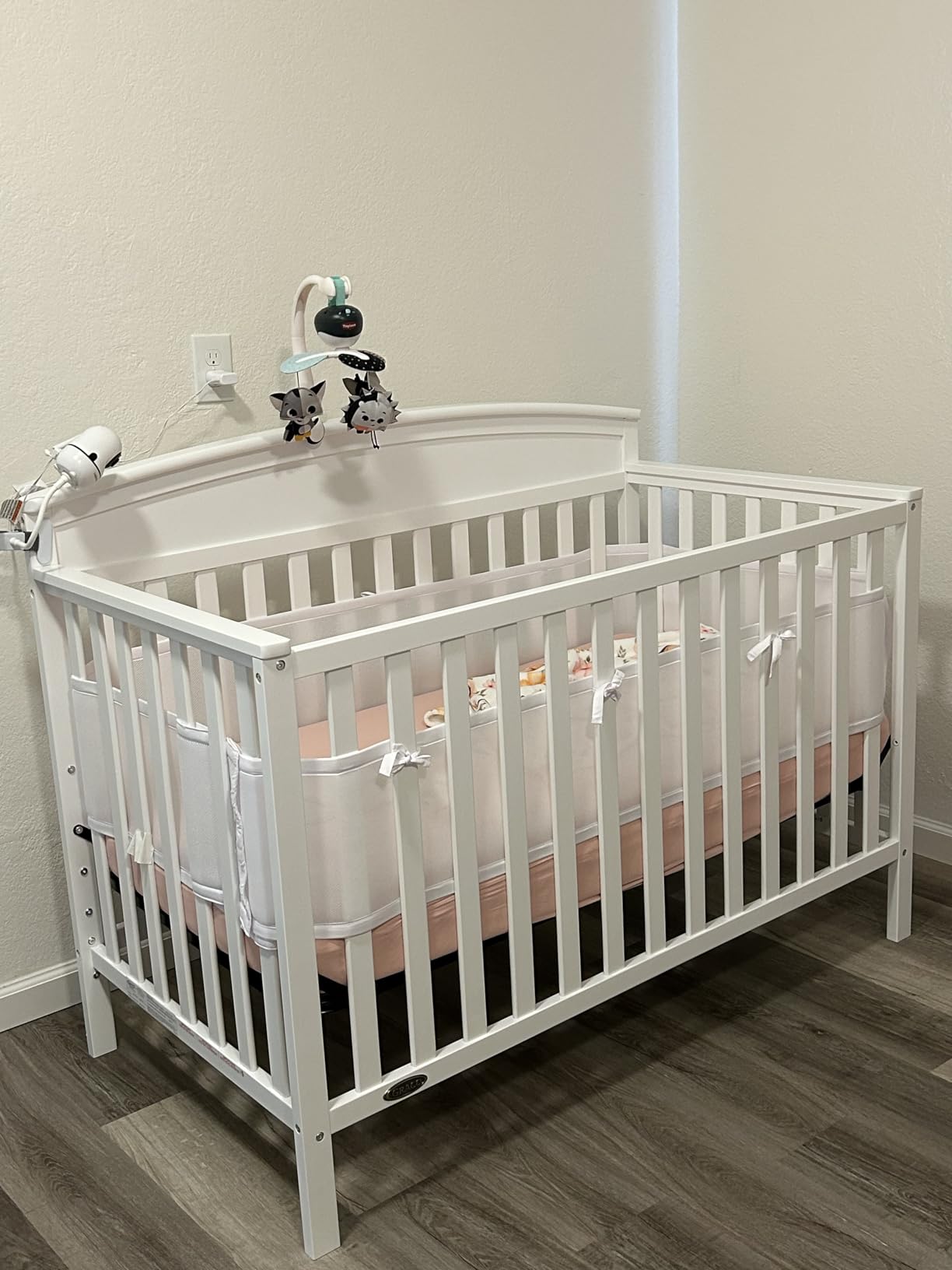 Graco Benton 5-in-1 Convertible Crib - GREENGUARD Gold Certified, Converts from Baby Crib to Toddler Bed, Daybed and Full-Size Bed, Fits Standard Full-Size Crib Mattress (White) customer photo 2