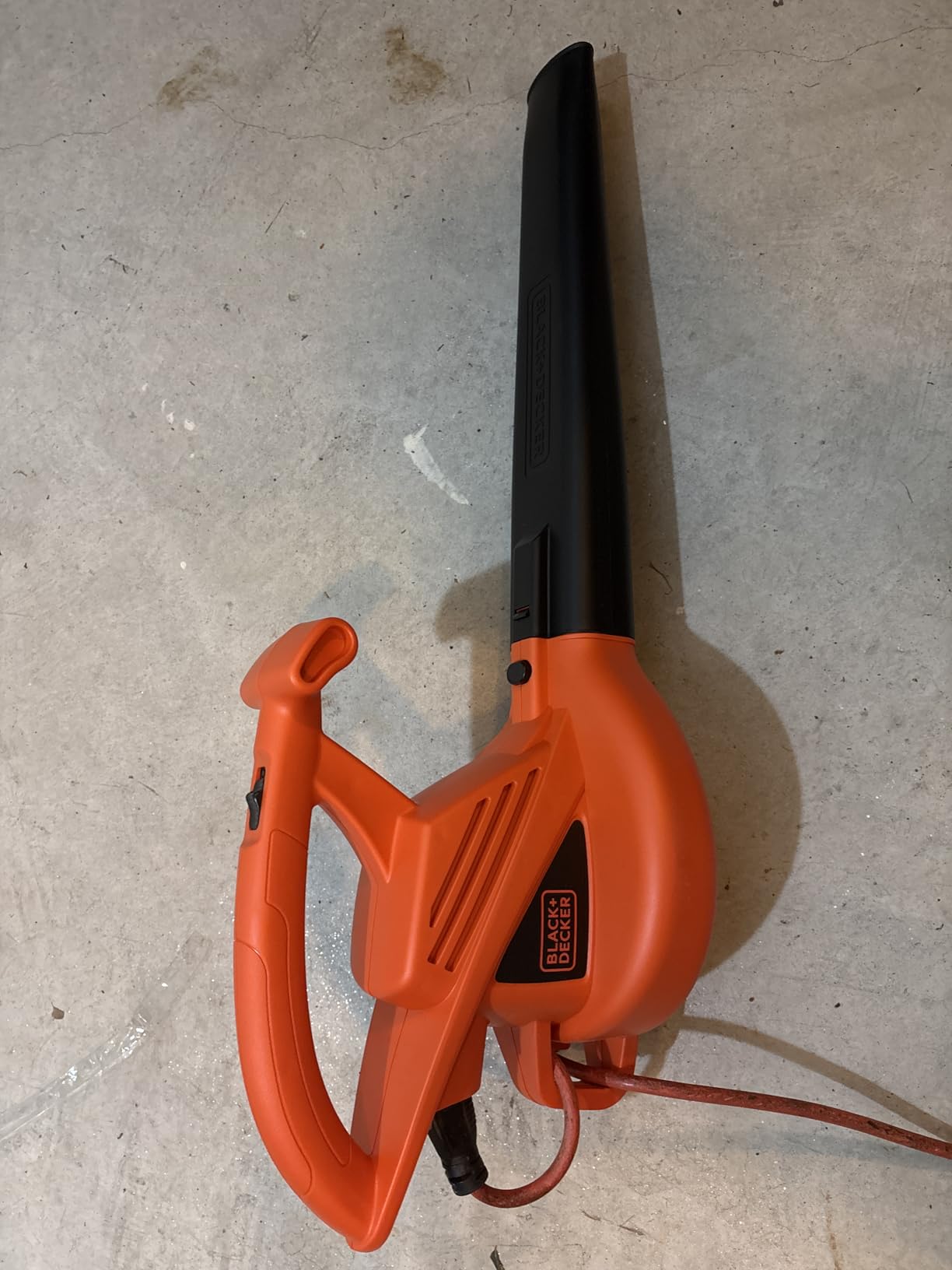 BLACK+DECKER Electric Leaf Blower, Handheld, 180 MPH 180 CFM, 7-Amp, Corded (LB700) customer photo 1