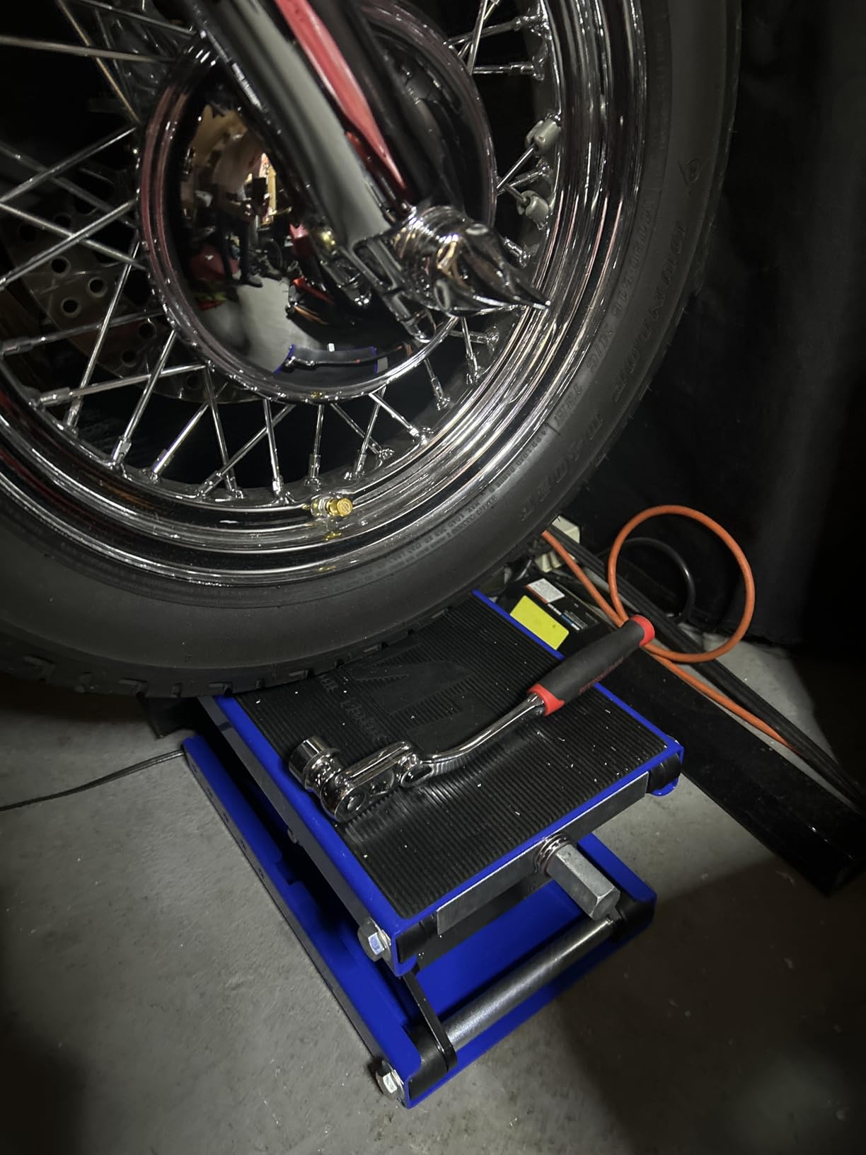 OMT 1100lb Motorcycle Scissor Lift Jack Wide Deck Motorbike Hoist Stand | Center Stand For ATV Dirt Bike Cruiser; T Handle And 3/8 Inch Socket; 3.7 To 14.6 Inch Lift; 5 Locking Holes; Chain Brush customer photo 1