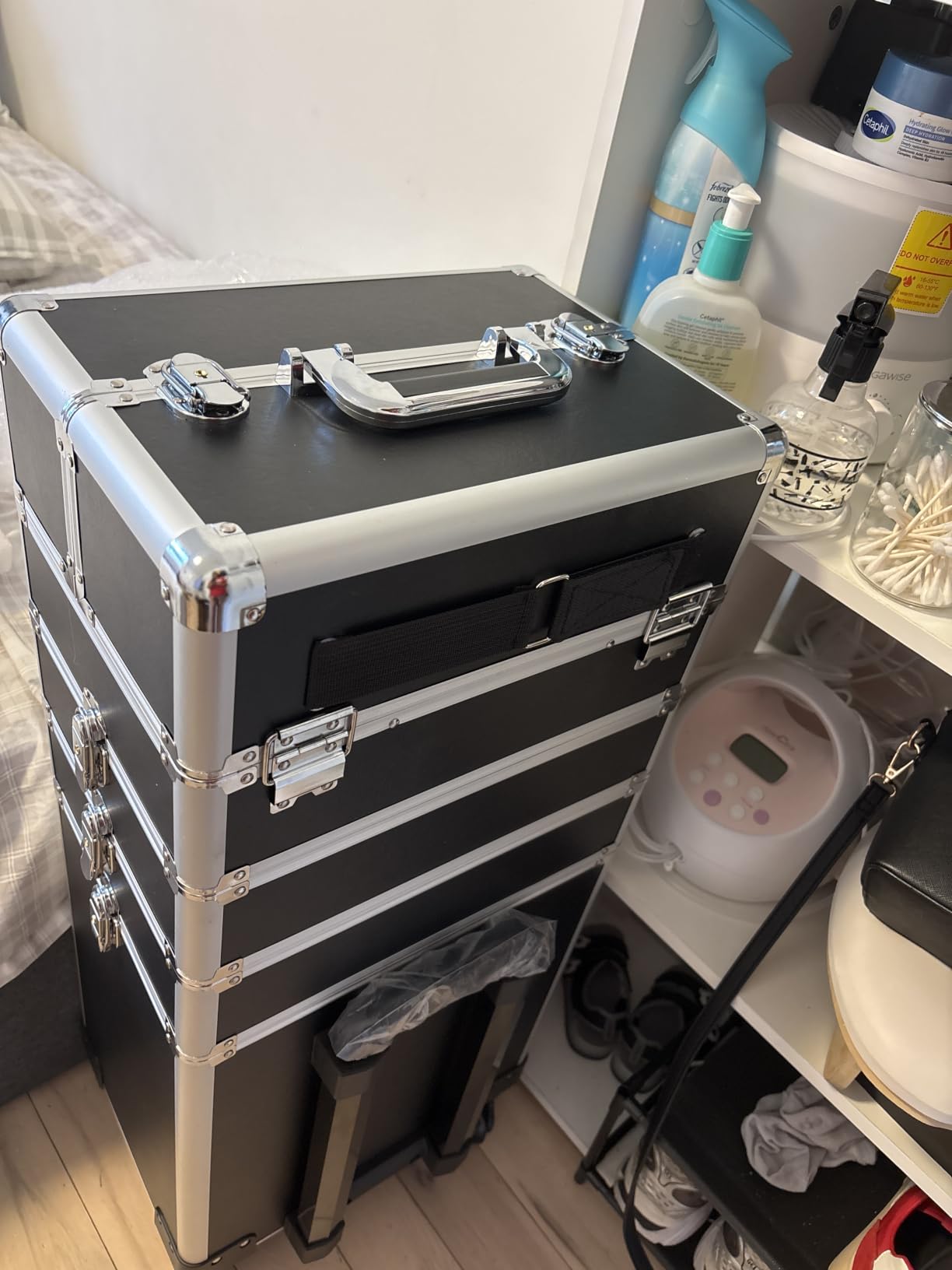 mefeir 4 in 1 Rolling Makeup Train Case, Aluminum Makeup Travel Organizer Cosmetic Case, Cosmetology Display Suitcase on Wheels, Beauty Storage Luggage Lockable w/4 Removable Wheels (Black) customer photo 1