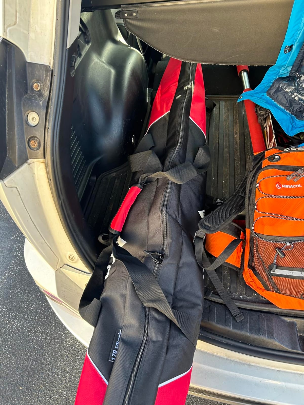 Athletico Mogul Padded Ski Bag - Fully Padded Single Ski Travel Bag customer photo 1