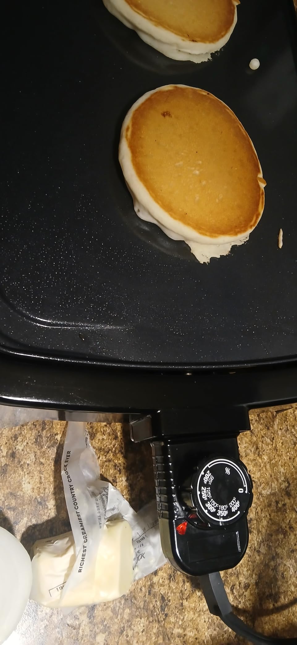 BLACK+DECKER 8-Serving Electric Griddle, GD2051B, Non-Stick Cooking Surface, Warming Tray, Removable Drip Tray, Family Sized customer photo 2