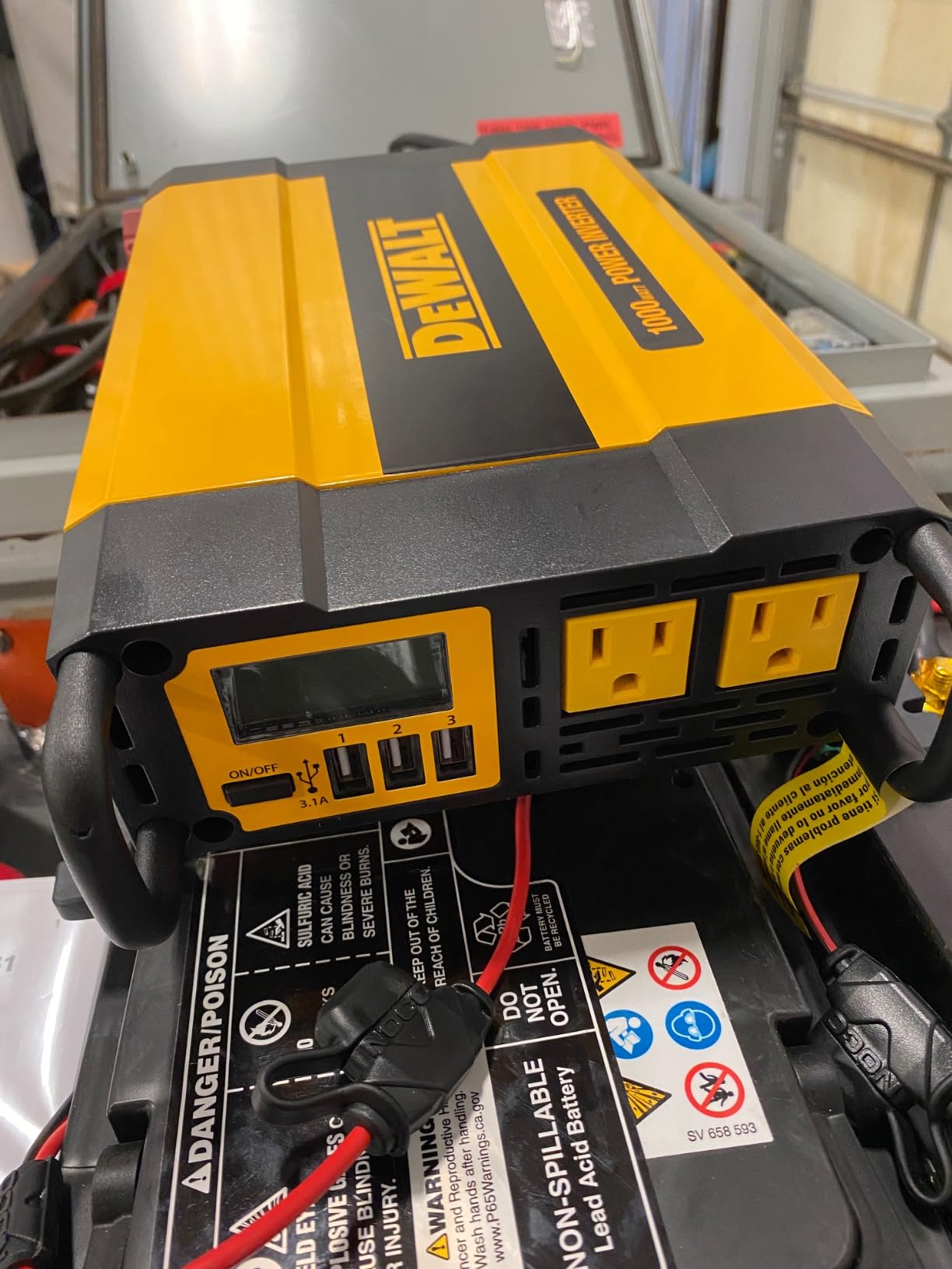 DEWALT DXAEPI1000 Power Inverter 1000W Car Converter with LCD Display: Dual 120V AC Outlets, 3.1A USB Ports, 12V DC Adapter, Battery Clamps customer photo 2