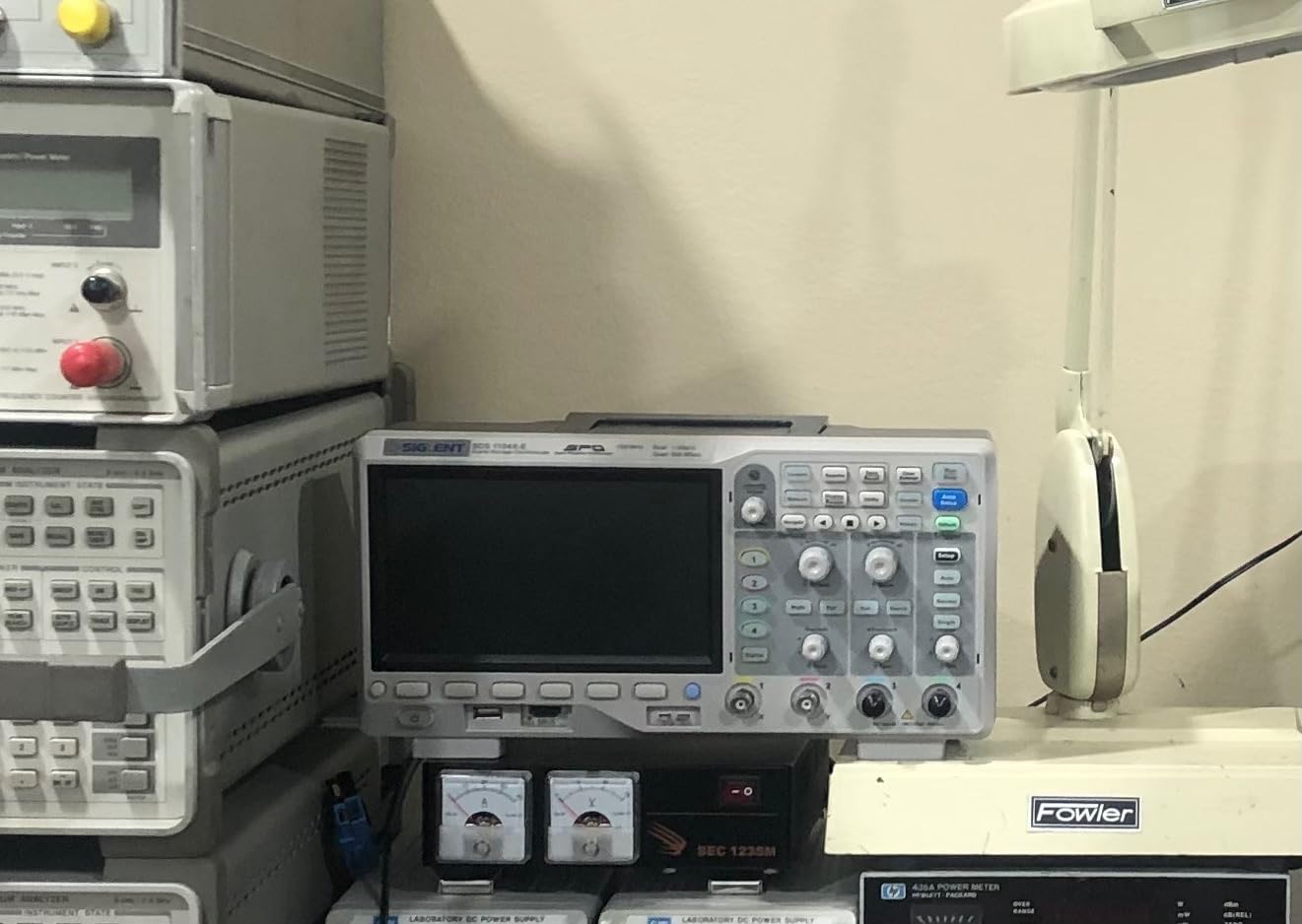 Siglent Technologies SDS1104X-E 100Mhz Digital Oscilloscope 4 Channels Standard Decoder, Grey customer photo 2