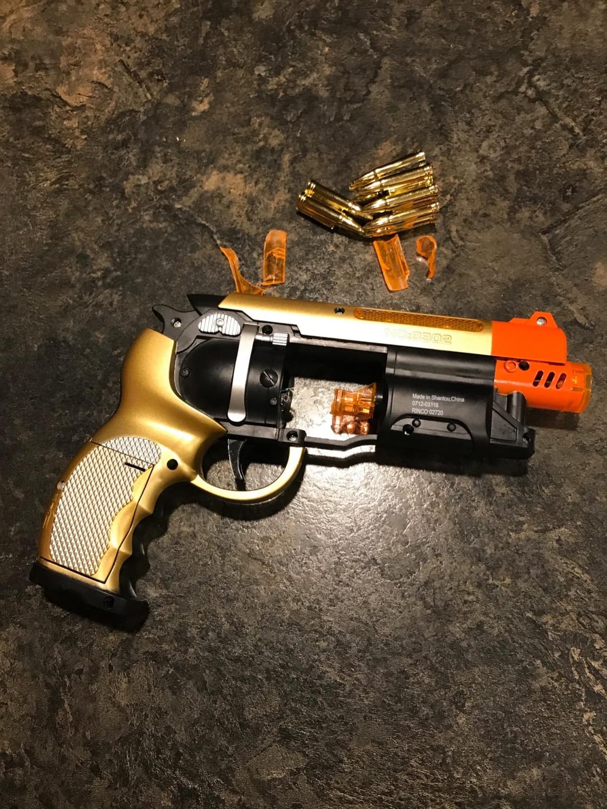 ArtCreativity Blade Runner Toy Pistol Set - 2 Light Up Toy Guns with LEDs & Sound Effects, Safe Pretend Play Pistols for Kids, Fun Light-Up Toy Guns for Boys & Girls with Batteries Included customer photo 1