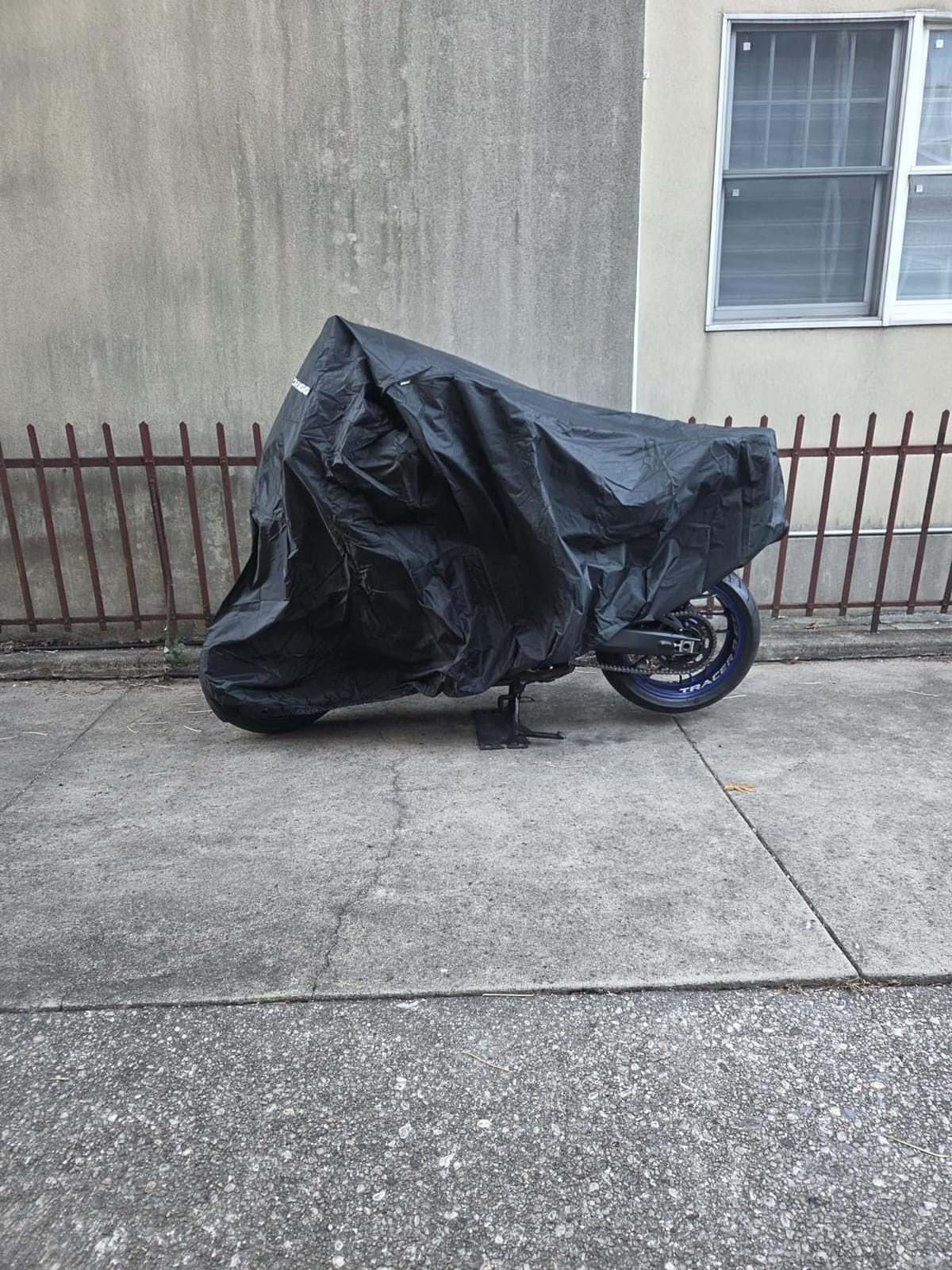 Nelson Rigg USA Defender Extreme Motorcycle Cover; Waterproof; Outdoor All Weather; Fade Resistant; Ventilated; Reflective; Lock Grommets; Storage Bag (Large) customer photo 1