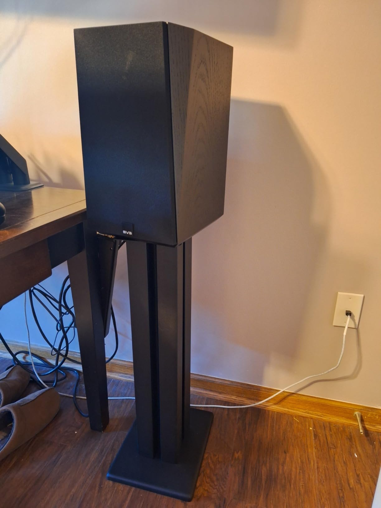 Monolith 28 Inch Speaker Stand (Each) - Supports 100 lbs, Adjustable Spikes, Compatible with Bose, Polk, Sony, Yamaha, Pioneer and Others, Black customer photo 1