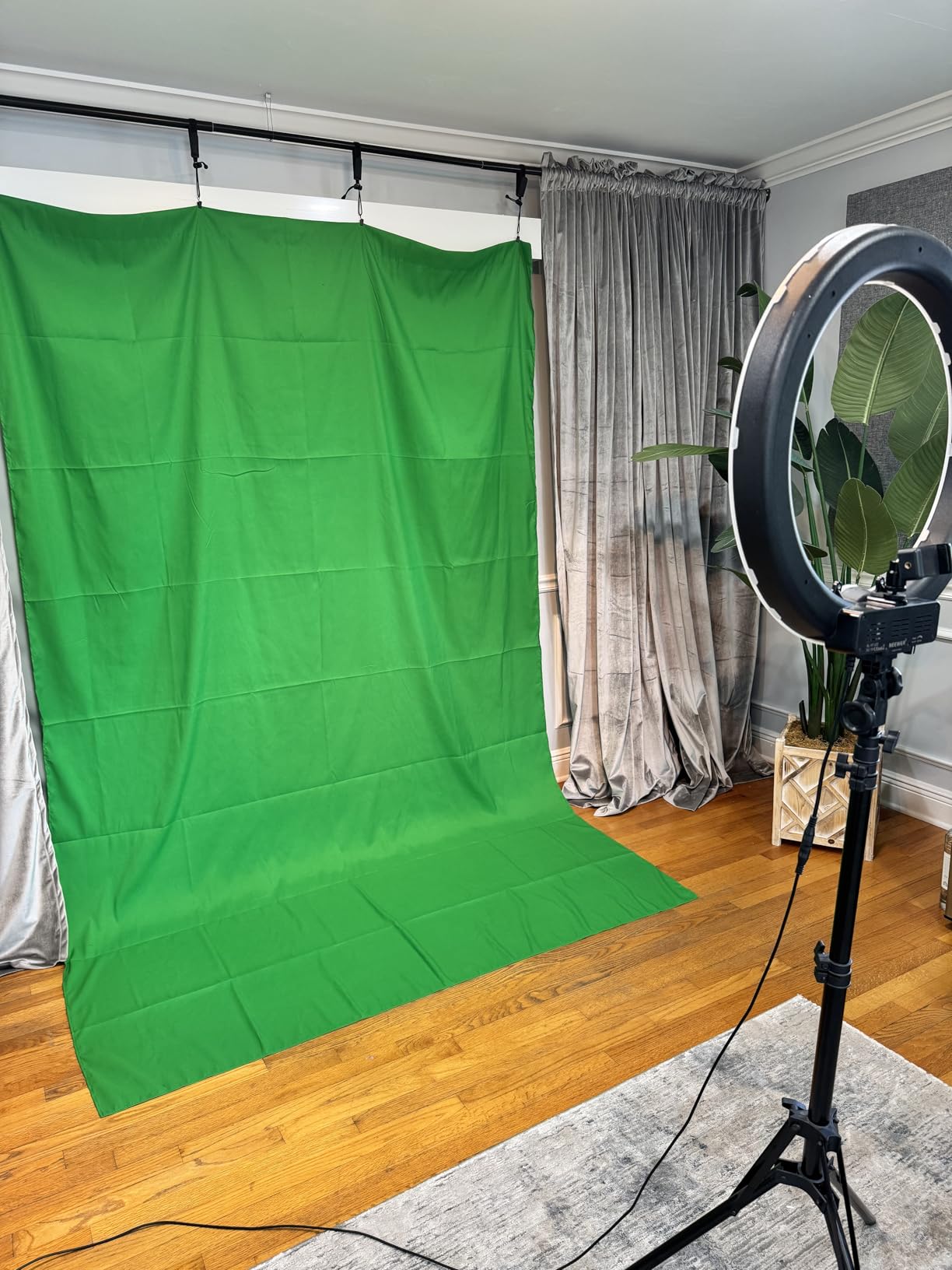 EMART 6x9Ft Green Screen Backdrop, Photography Greenscreen Background, Polyester Green Screen Fabric Cloth with 4 Backdrop Clips for YouTube Zoom Streaming customer photo 2