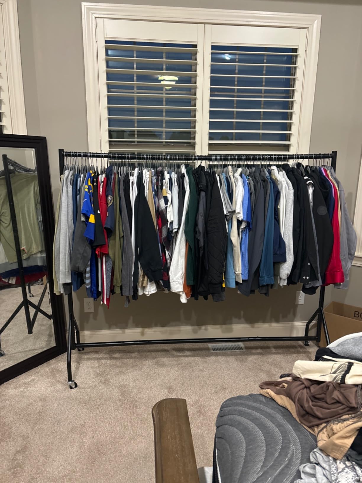 Amazon Basics Heavy Duty Portable Rolling Garment Rack, Hanging Clothes Organizer Rail for Display and Storage, Easy to Assemble, 72 x 60 inches, Black customer photo 1