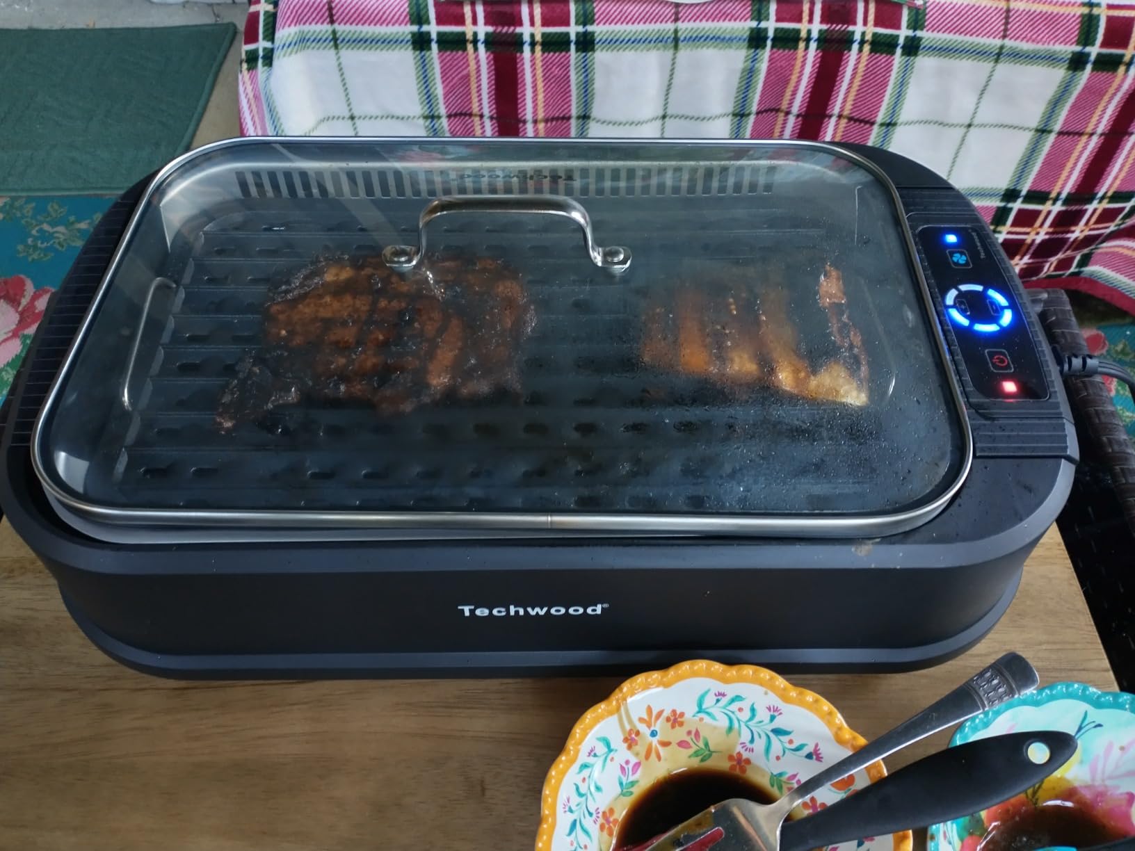 Indoor Smokeless Grill, Techwood 1500W Electric Indoor Grill with Tempered Glass Lid, Turbo Smoke Extractor Technology customer photo 2
